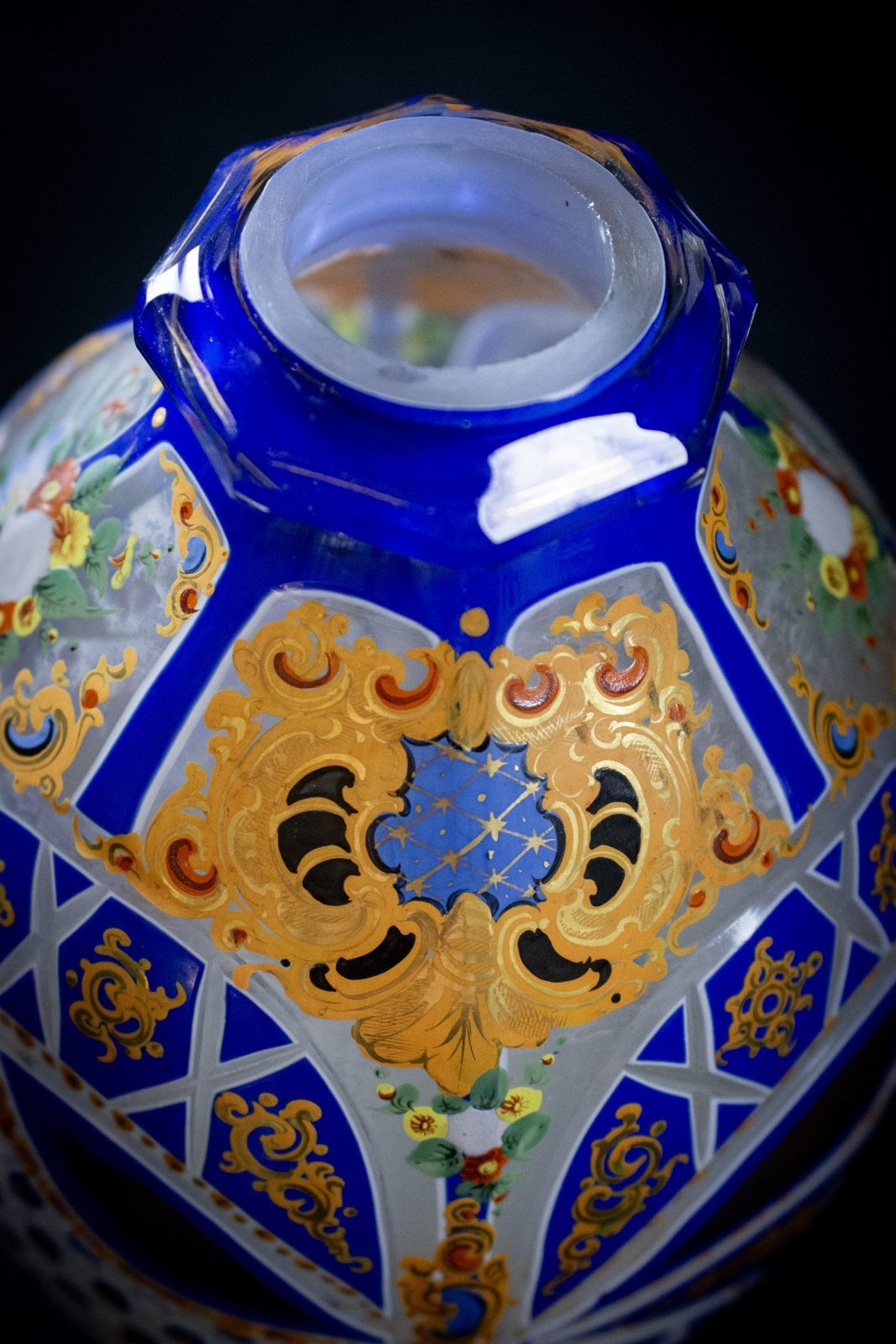 Vase en cristal overlay bleu et blanc, XIXe siècle, art ottoman photo 1312.0
