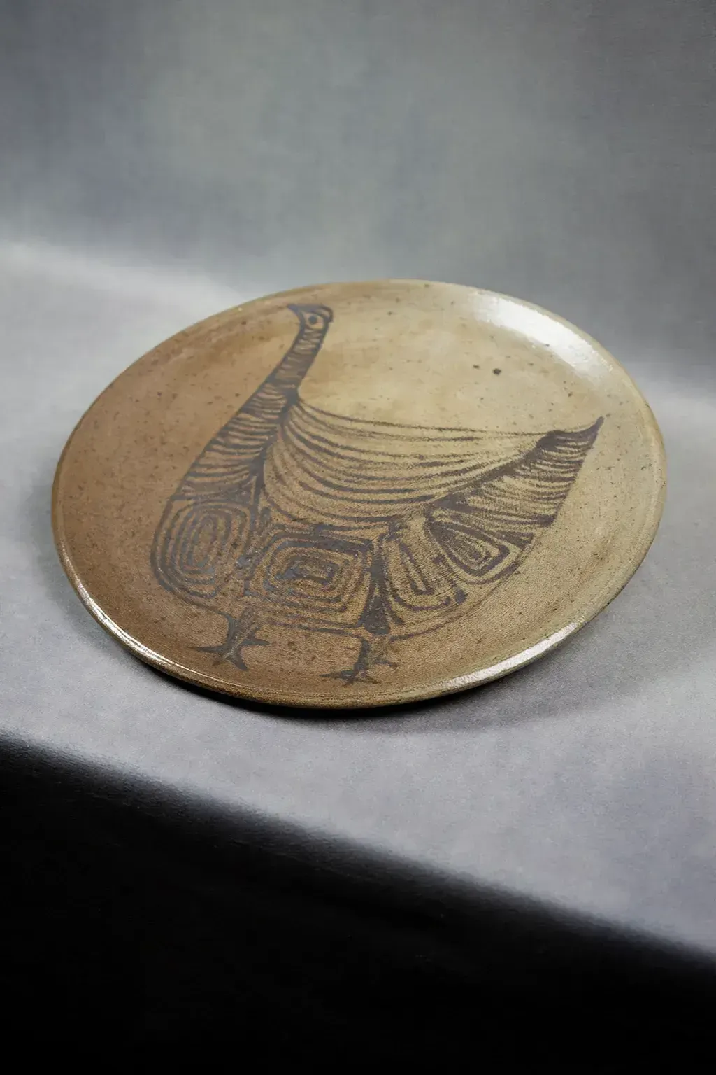 Michel Gardelle — Stoneware schaal met gestileerde vogeldecoratie, ca. 1980, gesigneerd photo for sale