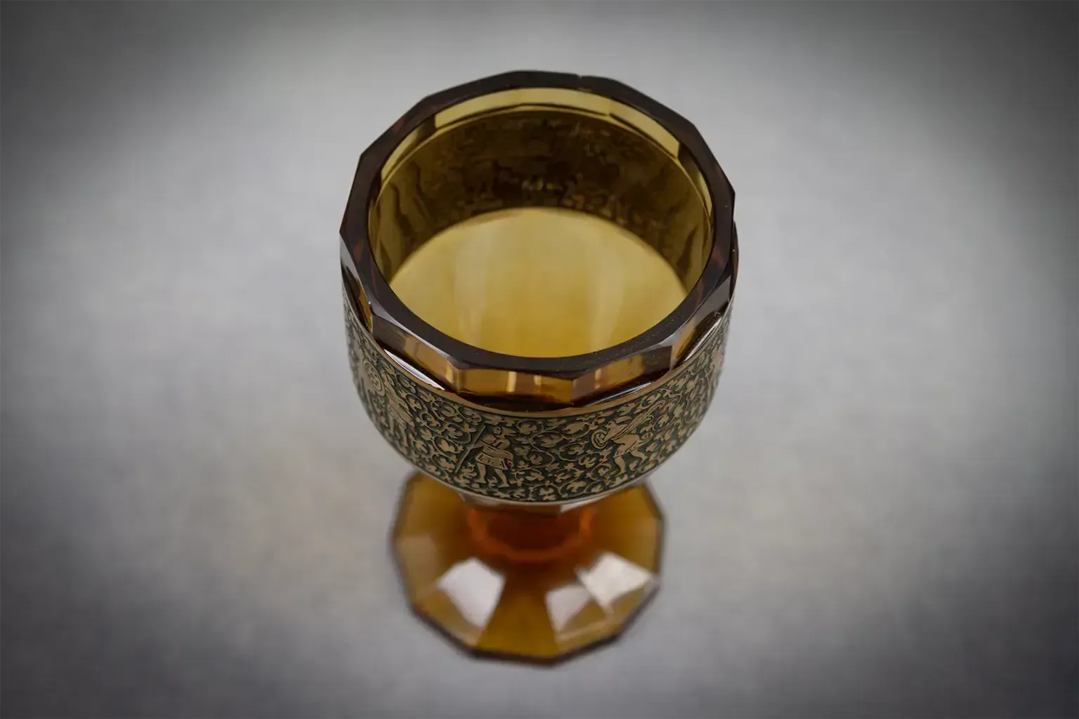 Bonbonnière en verre ambré Moser avec frise dorée - vers 1920 photo vintage