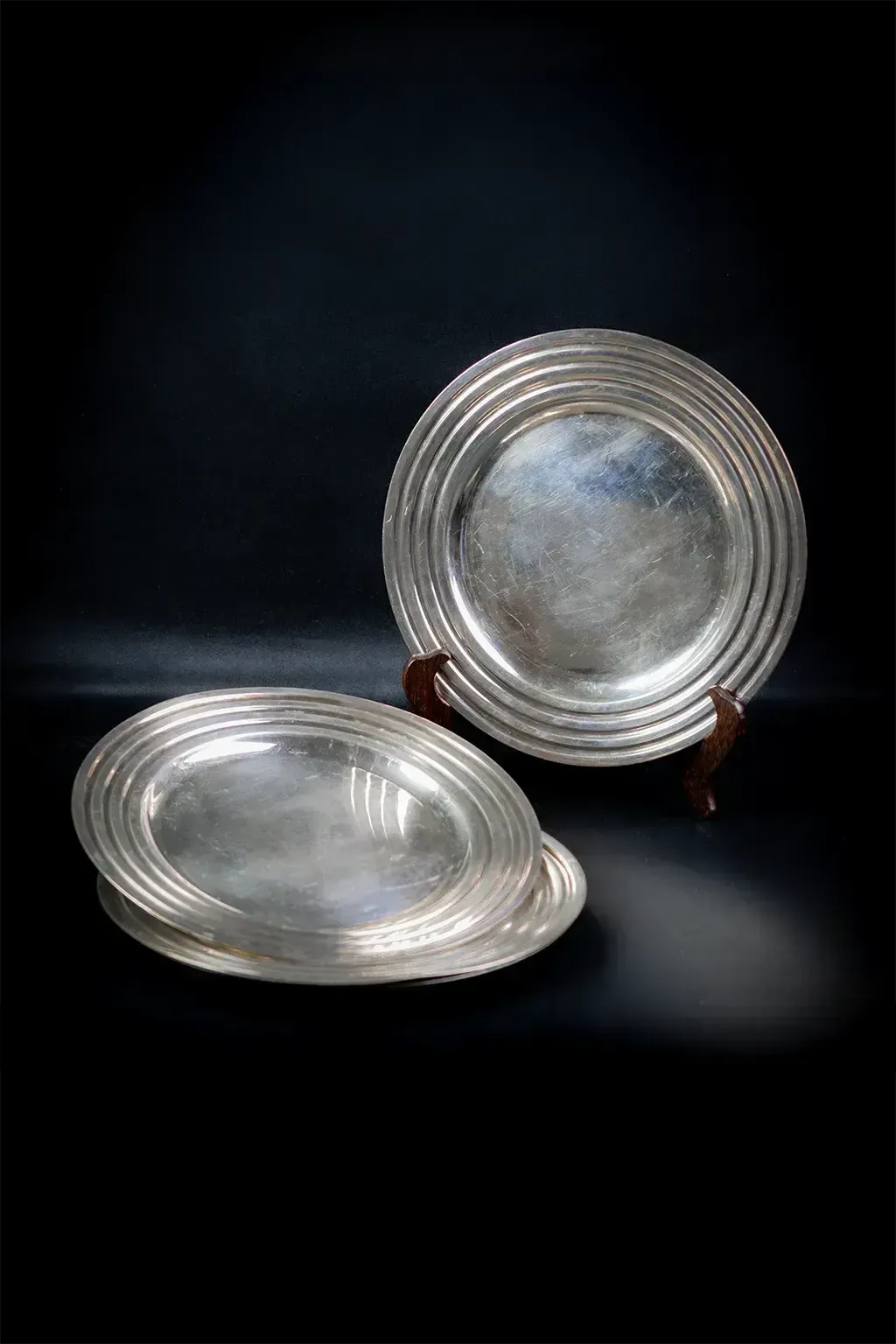 Art Deco verzilverde metalen borden – Christofle, Ondulations-patroon van Luc Lanel (x4) photo furniture