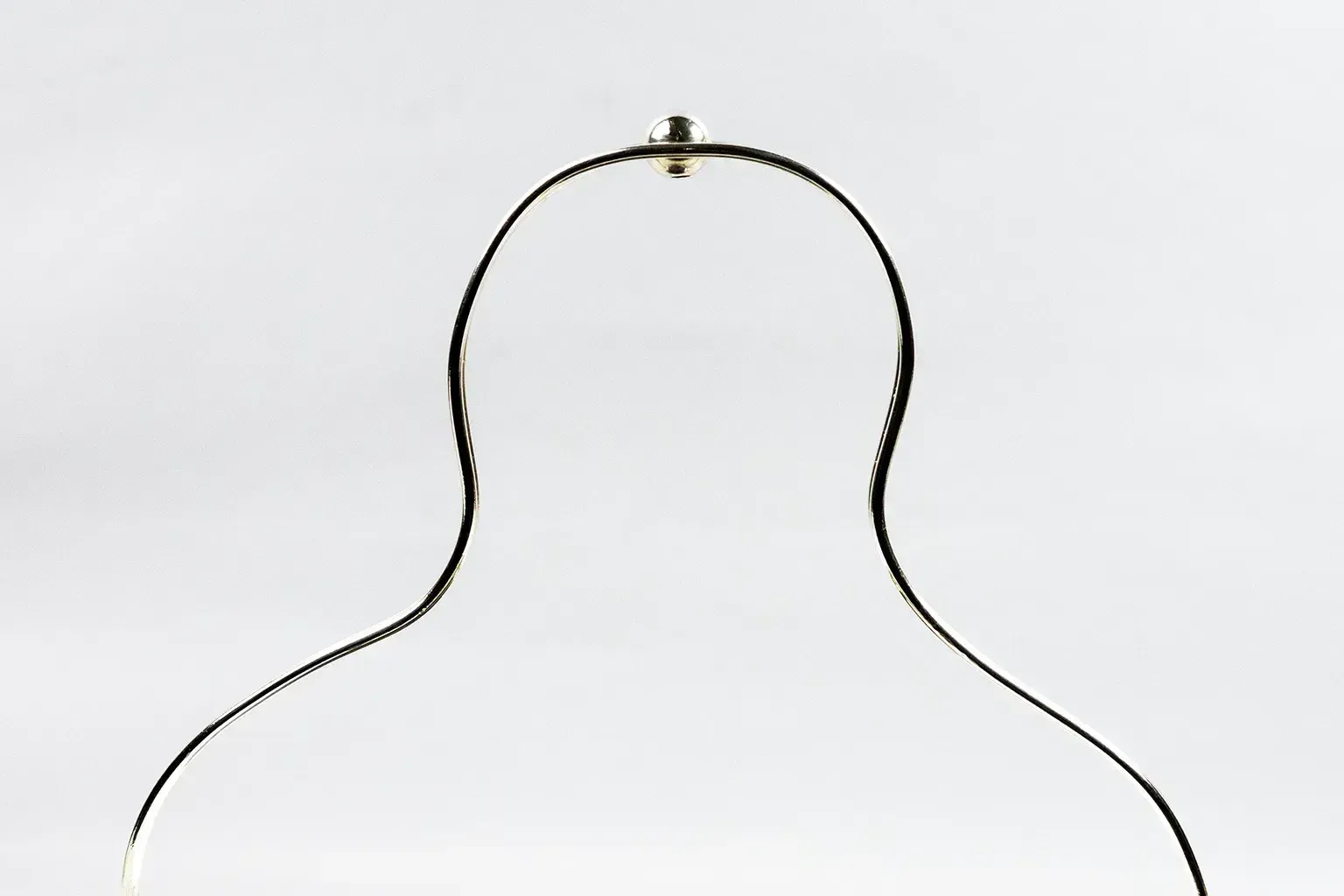 Milieu de table en métal argenté avec anse, poinçonné « Silver Plated Metal » et « Gb » - XXe siècle photo vinterior