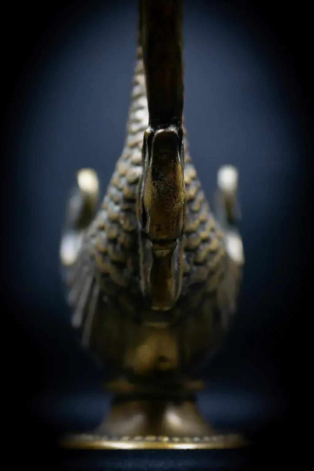 Aiguière en bronze patiné décorée d'un cygne, par Max Le Verrier photo vintage