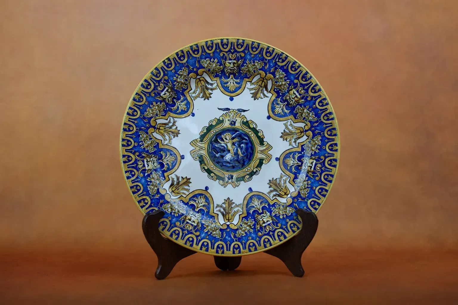 19th Century Gien Faience Plate In The Italian Renaissance Style