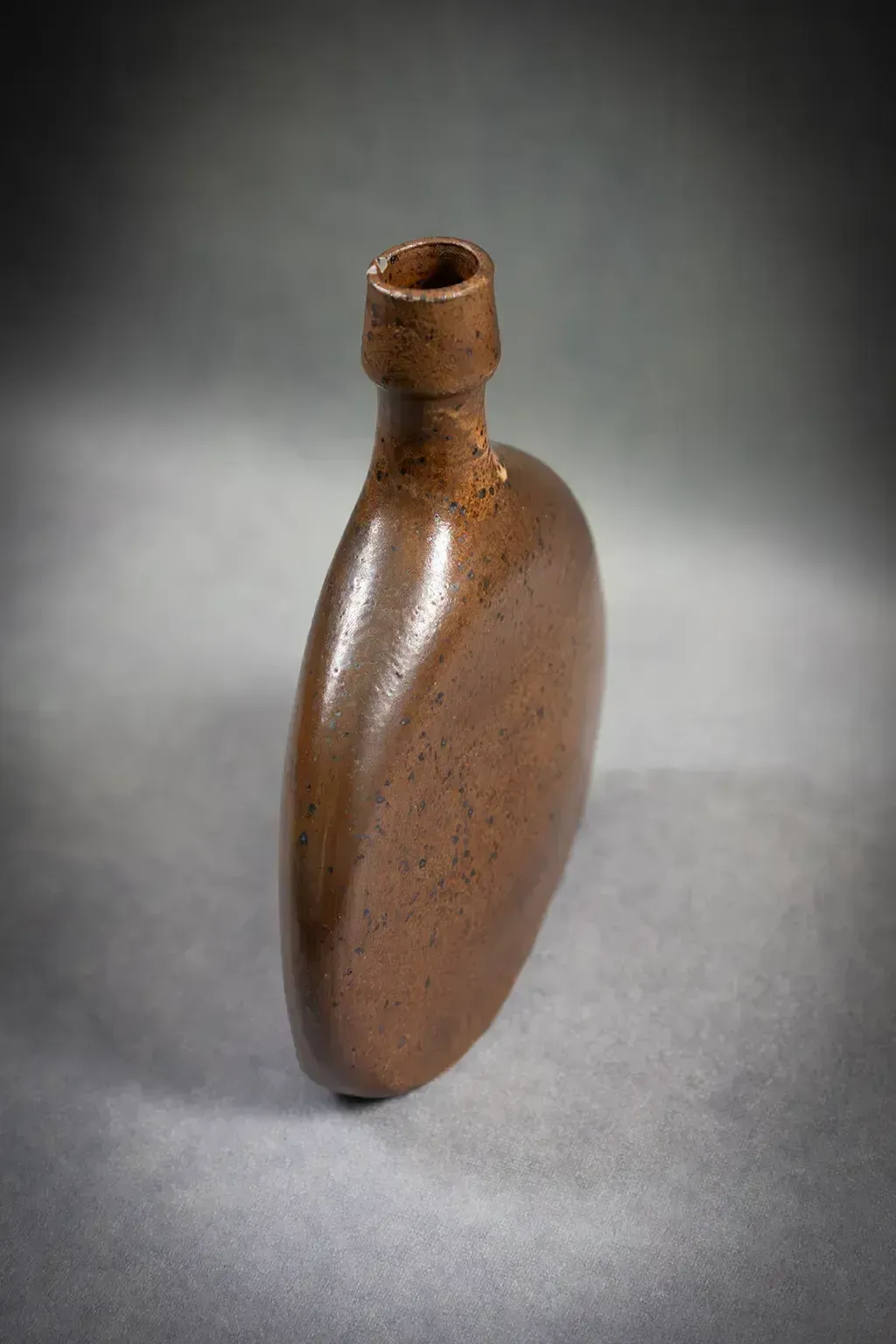 Vase soliflore en grès brun par Roland Zobel - Les Cyclades, Anduze photo vinterior