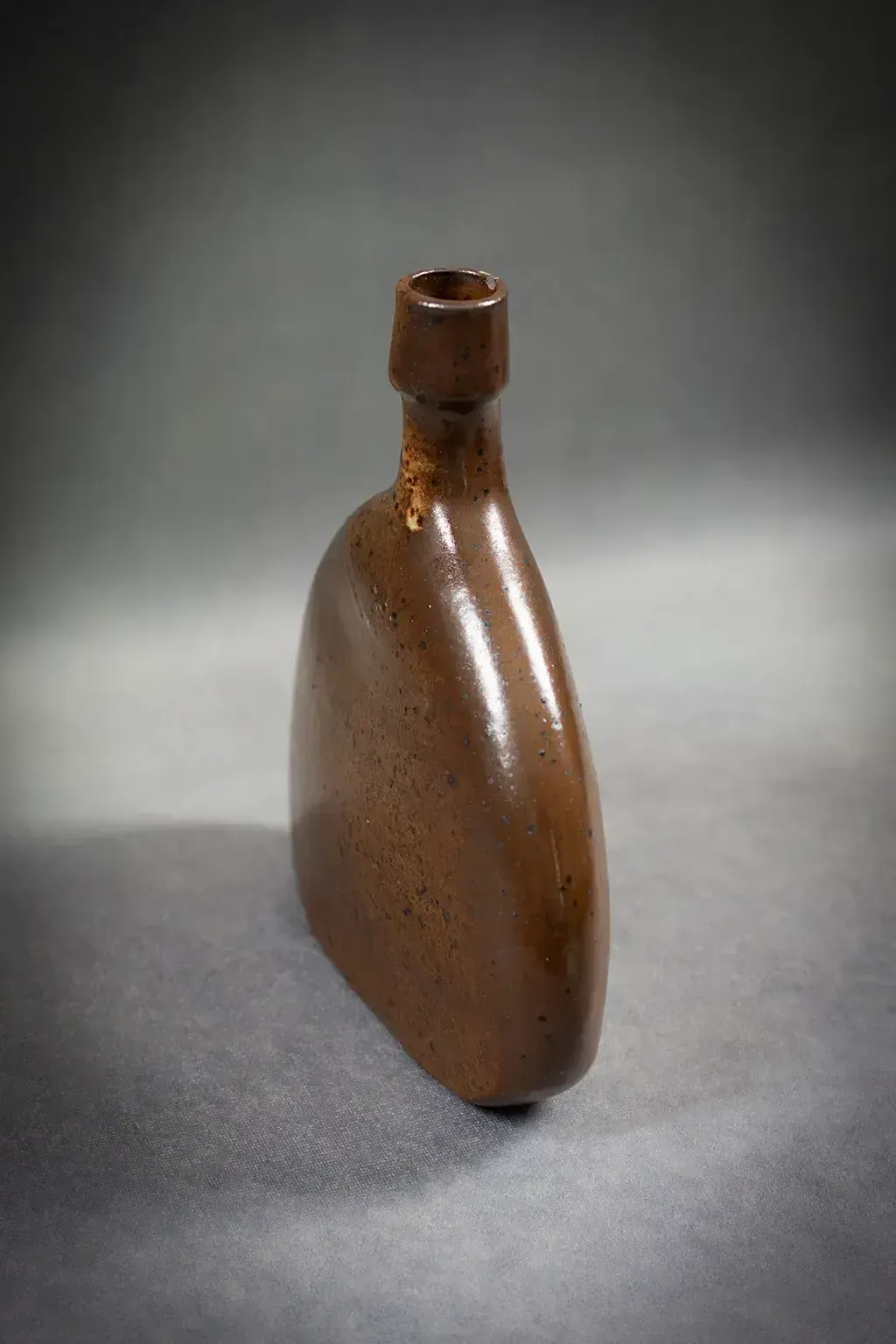 Décoration Vase soliflore en grès brun par Roland Zobel - Les Cyclades, Anduze photo