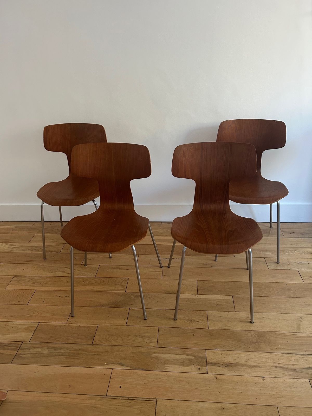 Arne Jacobsen Fritz Hansen Model 3103 “Hammer” Chairs Set Of 4 Mid Century Danish