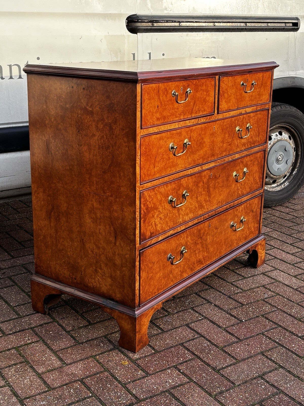 photo vinterior Georgian Walnut Chest Of Drawers.