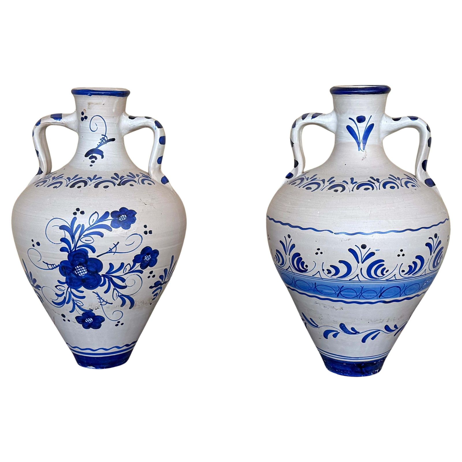 Paire de vases décoratifs Talavera en céramique, bleu et blanc