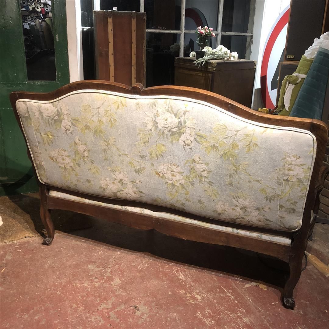 photo furniture Antique French Oak Framed Settee With Wooden Arms C.1860