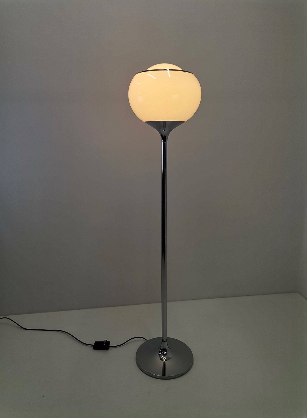 Midcentury Bud Floor Lamp By Meblo Guzzini / White Sphere And Chrome Floor Lamp / 70s Italian Design Made In Yugoslavia