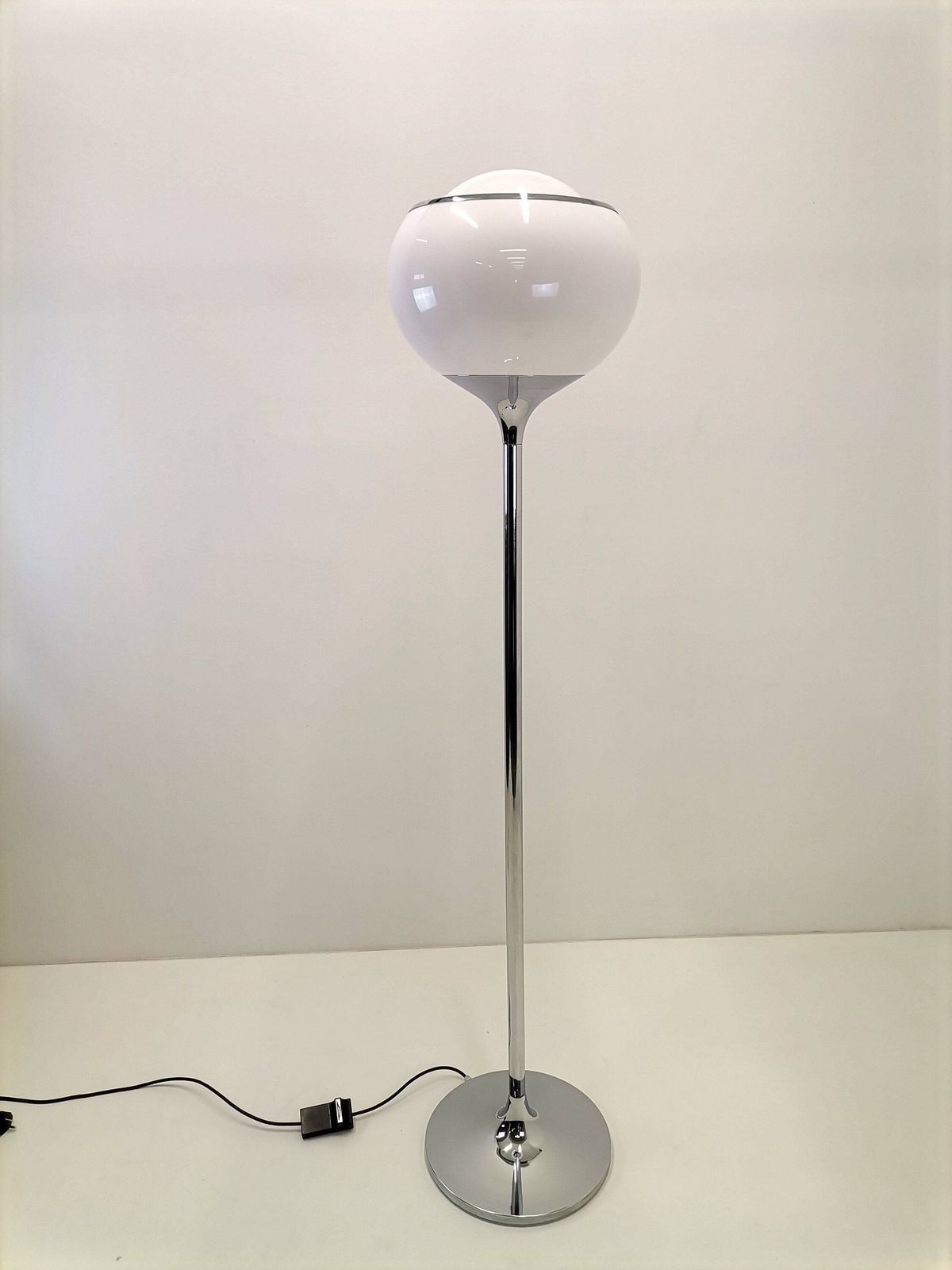 Midcentury Bud Floor Lamp By Meblo Guzzini / White Sphere And Chrome Floor Lamp / 70s Italian Design Made In Yugoslavia photo Lighting