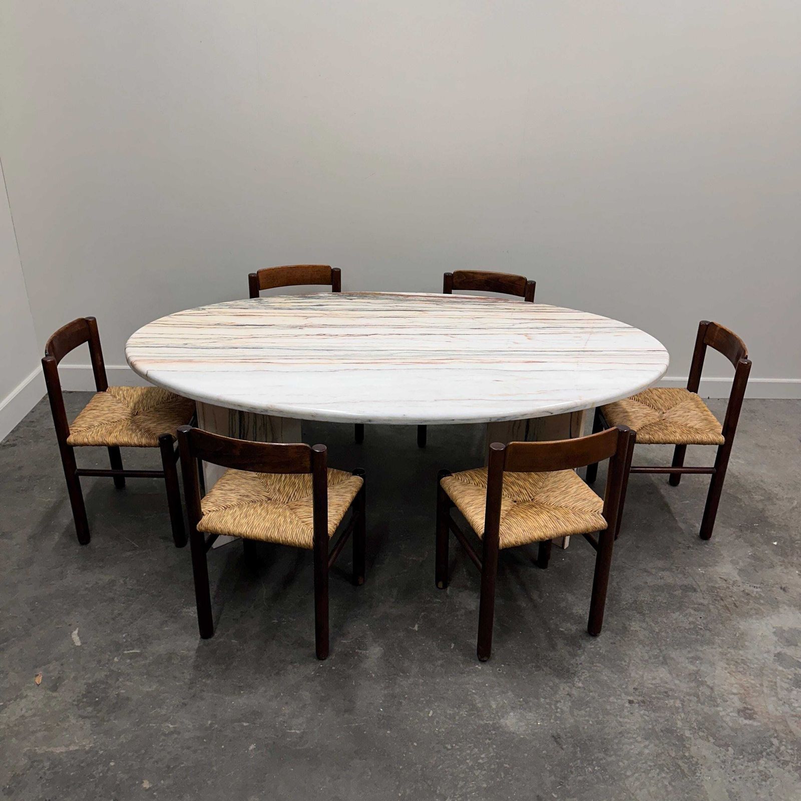 Grote Ovale Italiaanse Eettafel In Arabescato Rosso Marmer – Sculptuurachtige Stenen Tafel, Jaren 1970 photo for sale