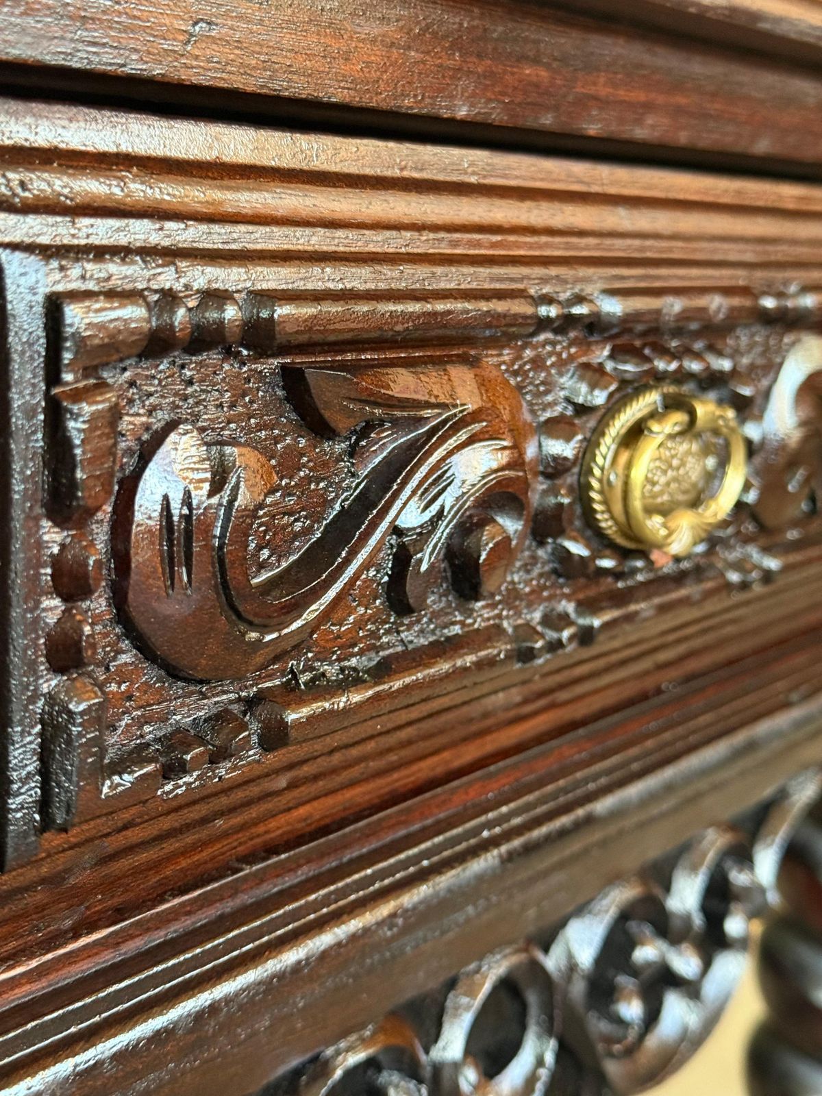 photo vinterior Paire de tables de chevet françaises en bois massif sculpté, colonnes salomoniques, XXe siècle