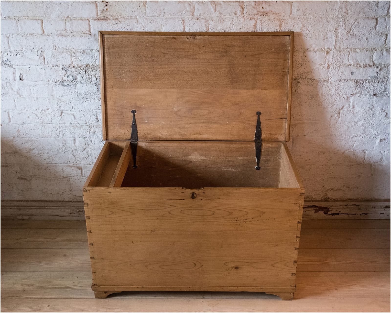 photo buy Victorian Stripped Pine Blanket Box (923)