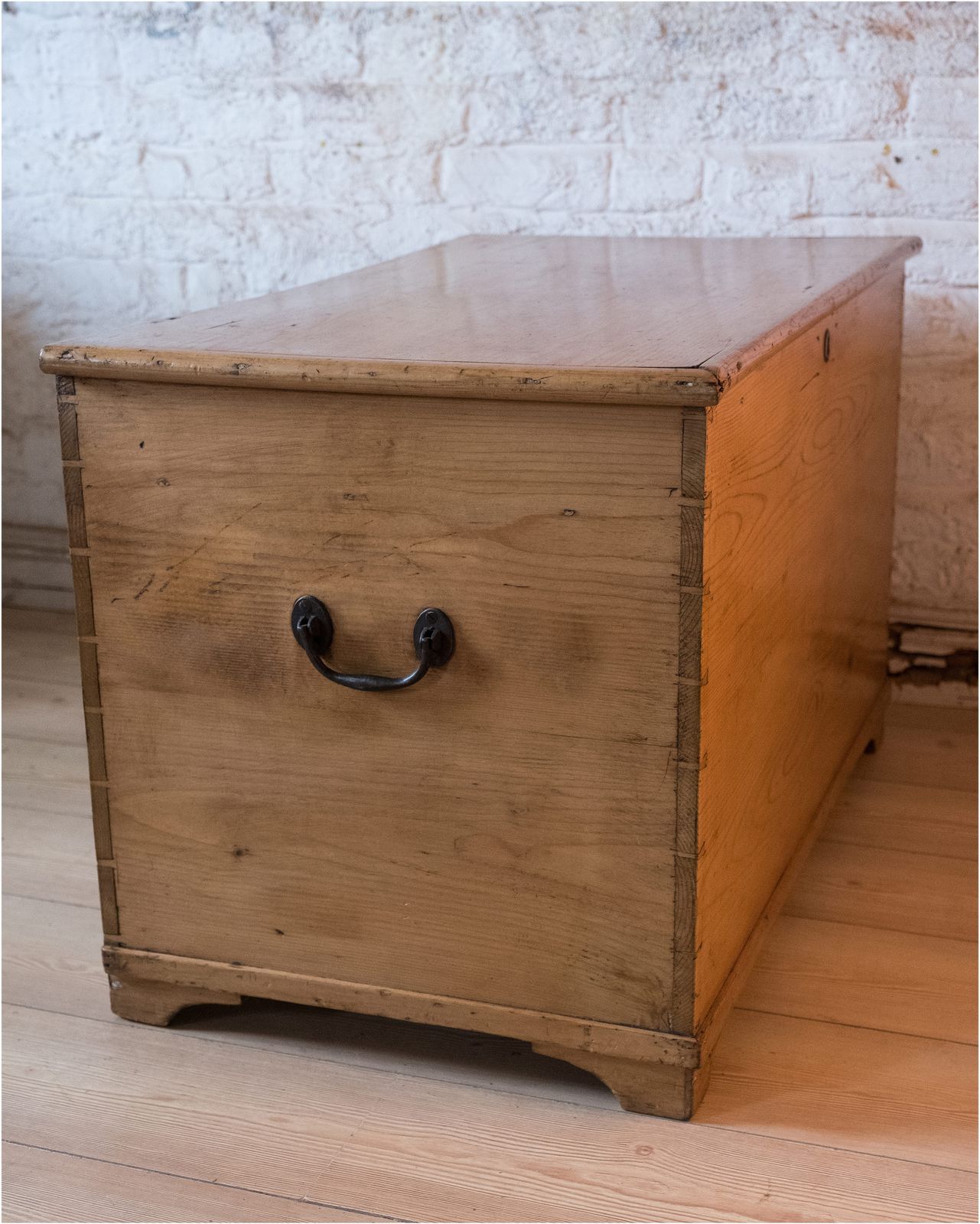 photo vintage Victorian Stripped Pine Blanket Box (923)