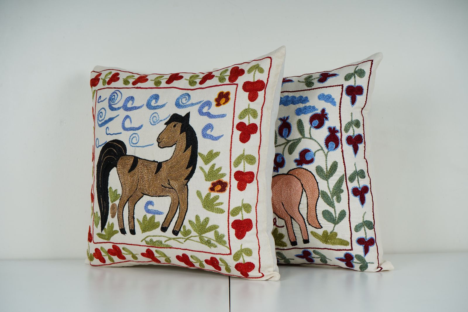Vintage Suzani Pillow Cover, Horse Motif, Uzbek Cushion photo 100.0