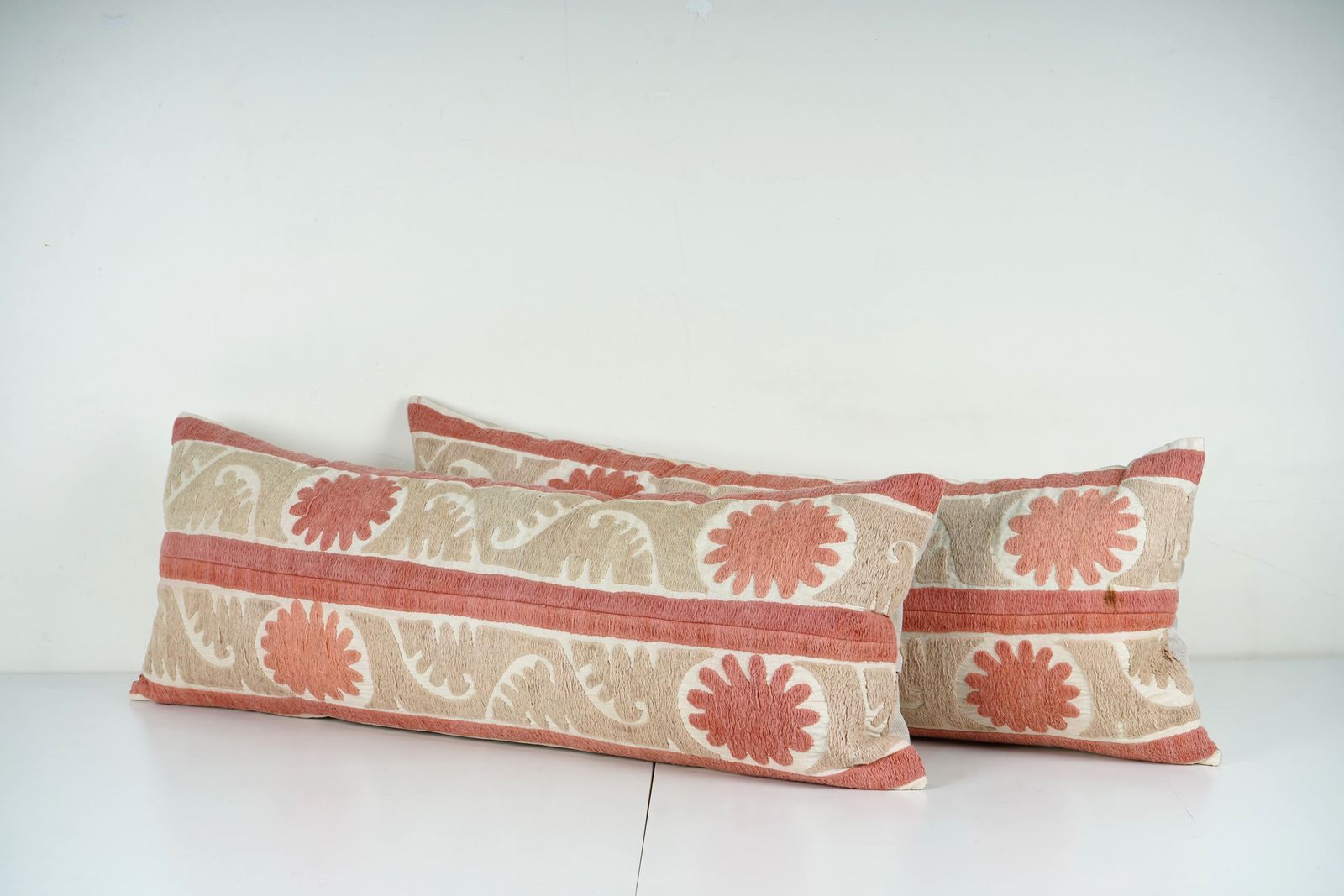 Handmade Suzani Lumbar Pillow Cover Set – Embroidered Turkish Cushion photo Textiles