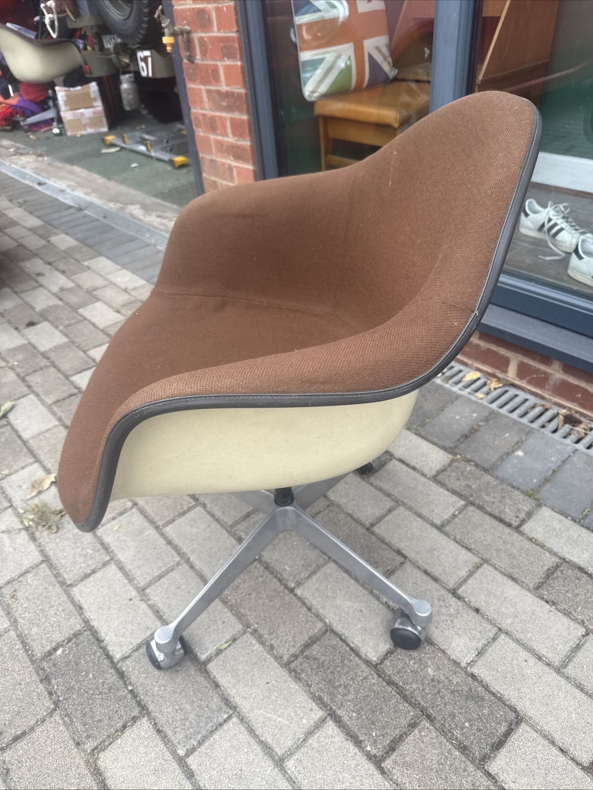 Charles & Ray Eames (Herman Miller) Pacc Moulded Fibreglass Armchair photo Furniture