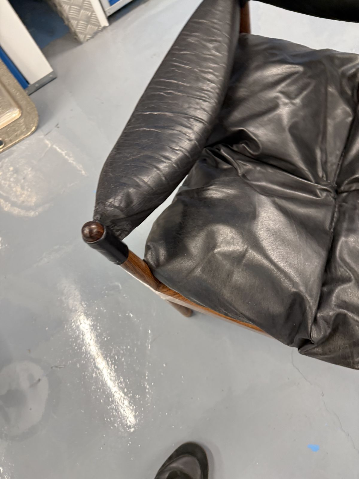 Danish Mid Century “Modus” Lounge Chairs + Table By Kristian Somer Vedel – Rosewood – Original Leather – Project Condition photo vinterior