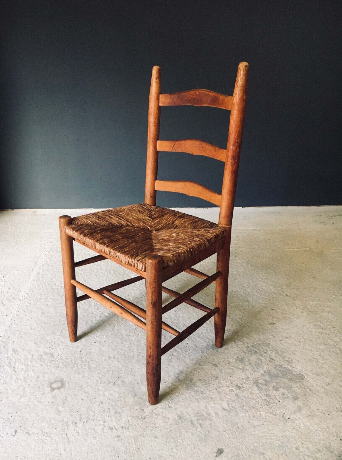 photo for sale Rustieke Ladderbak Eetkamerstoelen Van Eiken En Riet, België, Ca. Jaren 1950