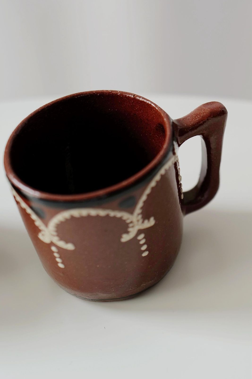 Pair Of Vintage Stoneware Mugs. Hand Painted Brown & White Pattern. Christmas Gift photo vinterior