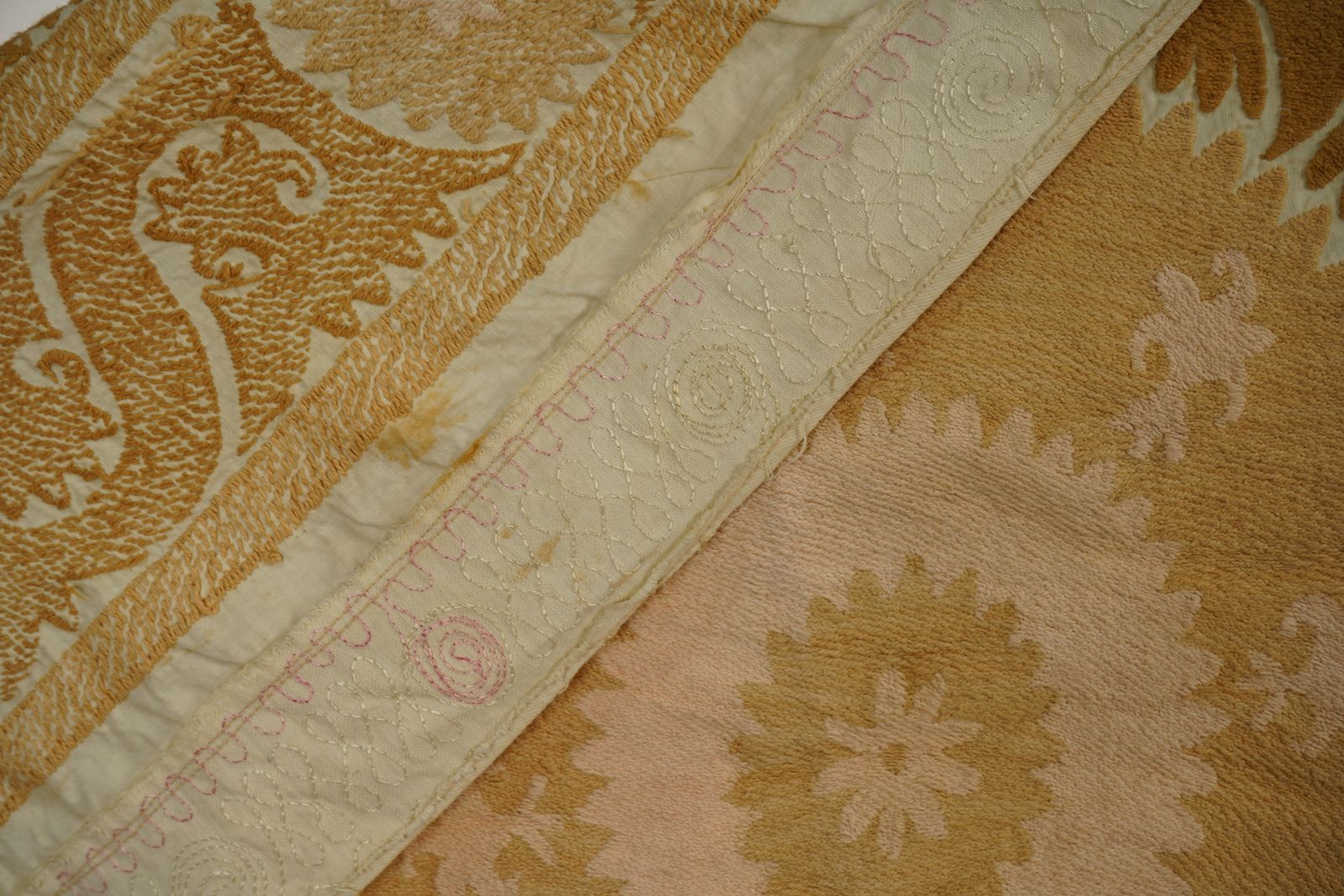 Suzani From Samarkand Uzbekistan, Early 20th Century Pastel Old Embroidery Uzbek Fabric 3'5'' X 3'9'' photo for sale