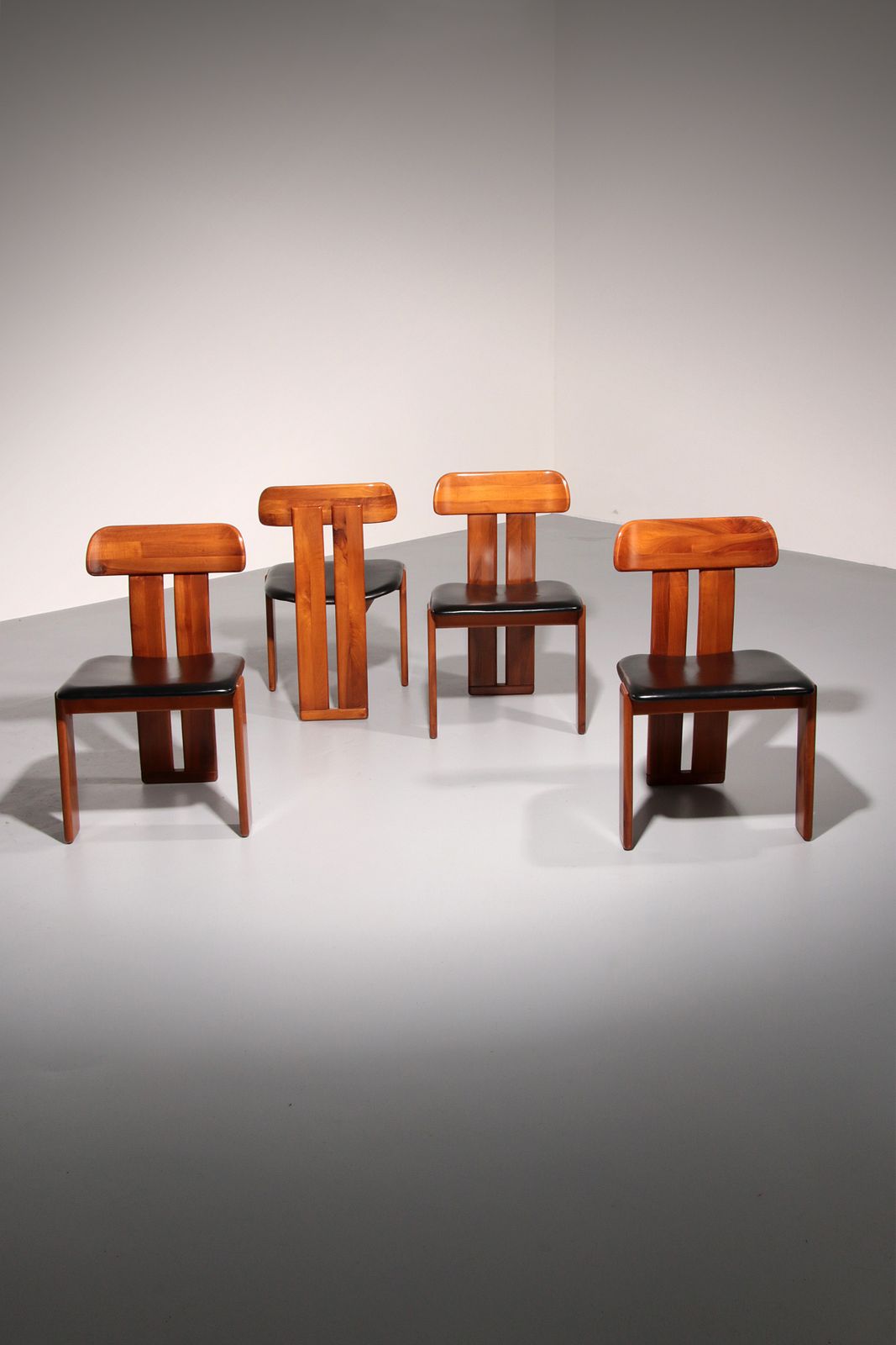 Mario Marenco Walnut Sapporo Dining Chairs For Mobilgirgi, 1970s photo Furniture