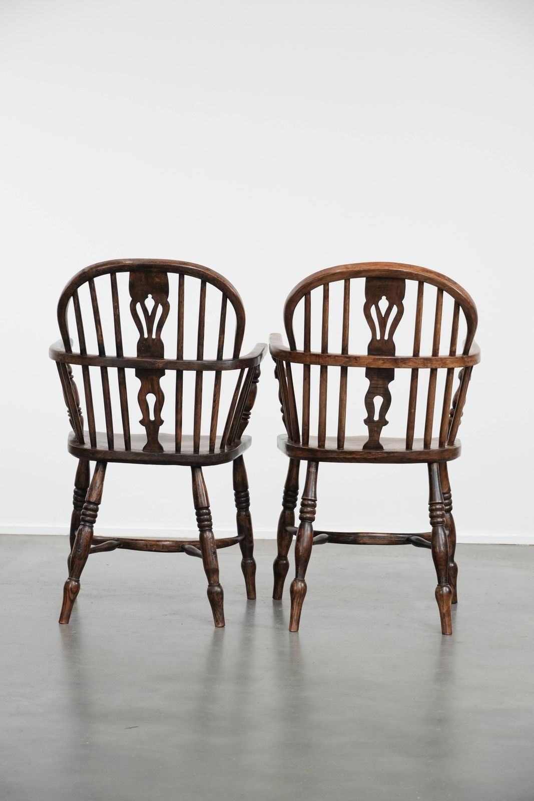 Set Of 6 Very Beautiful Antique English Windsor Chairs With A Fantastic Color Scheme And A Beautiful Patina photo Furniture
