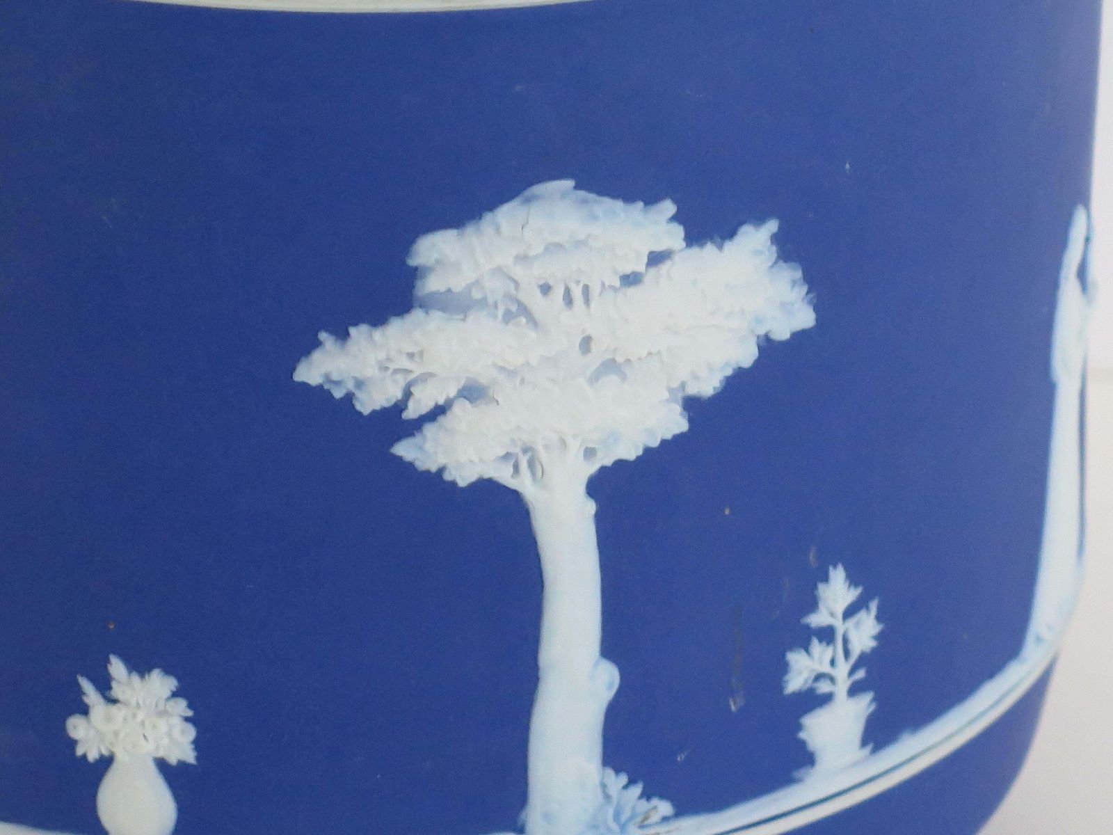 photo vinterior Wedgwood Jasperware Jardiniere Classical Figures Fully Marked, Ca 1930s