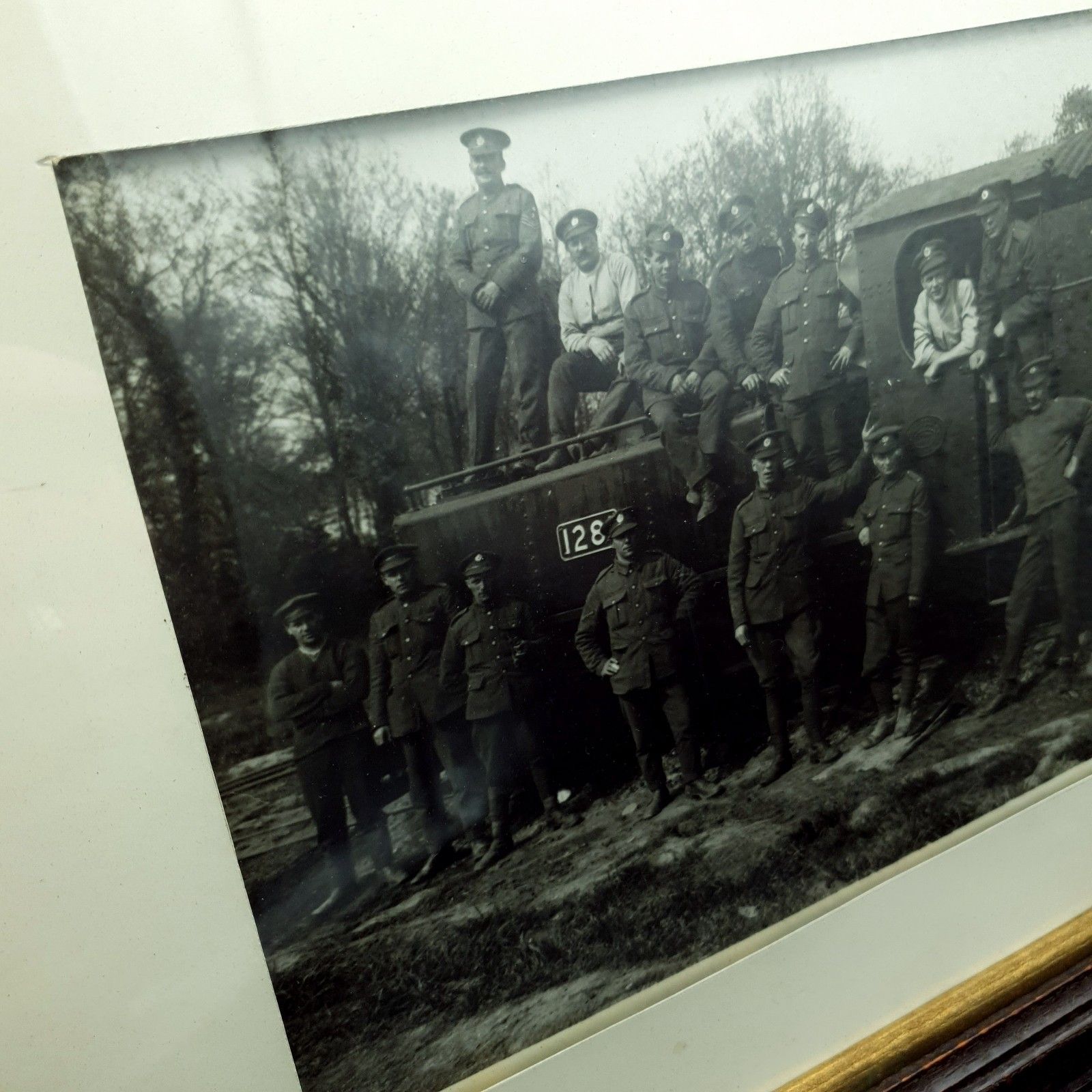 photo vinterior Wwi Photo 8th Battalion Soldiers Possibly Post Office Rifles Framed Antique 1915
