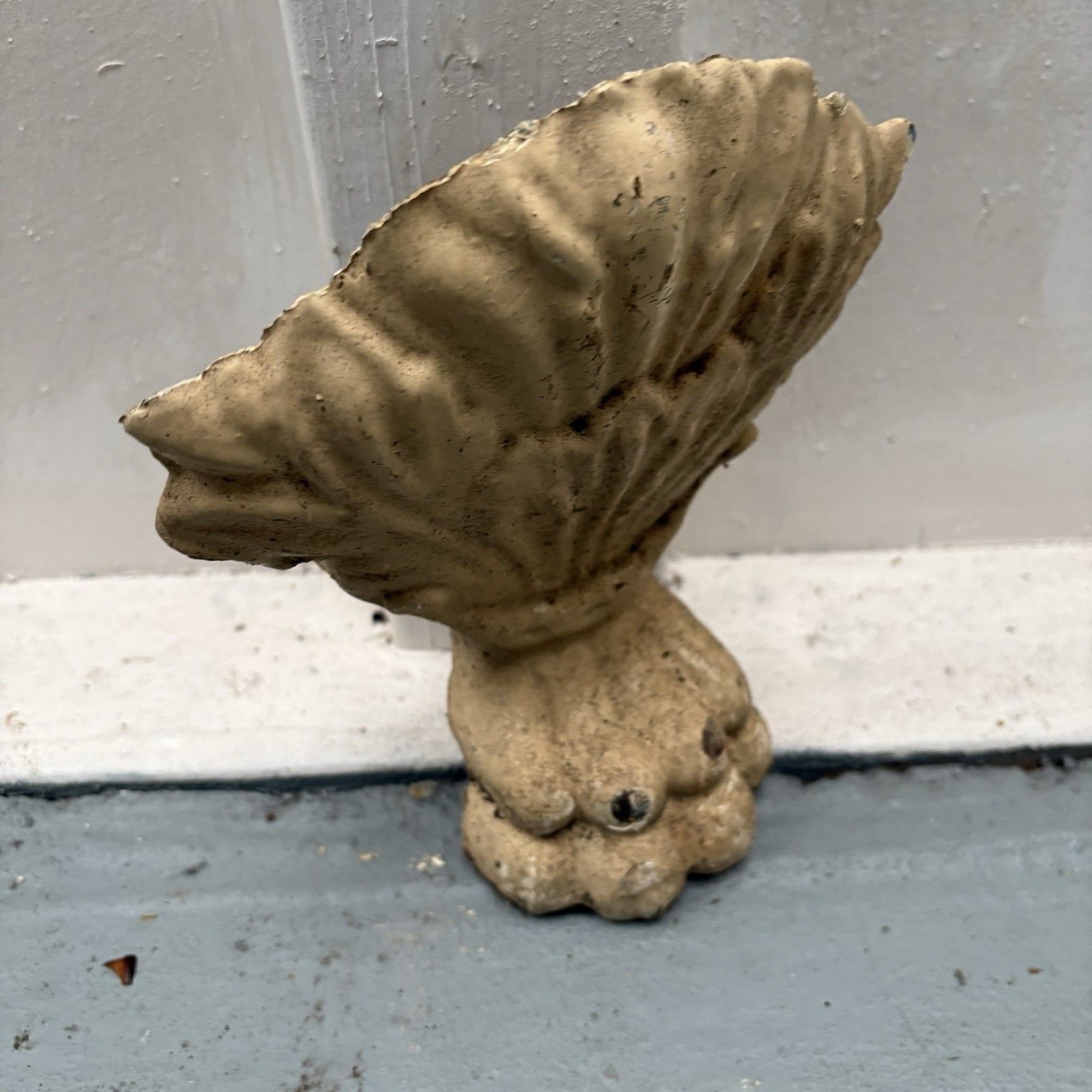 photo furniture Set Four Antique Victorian Lion Paw Cast Iron Bath Feet
