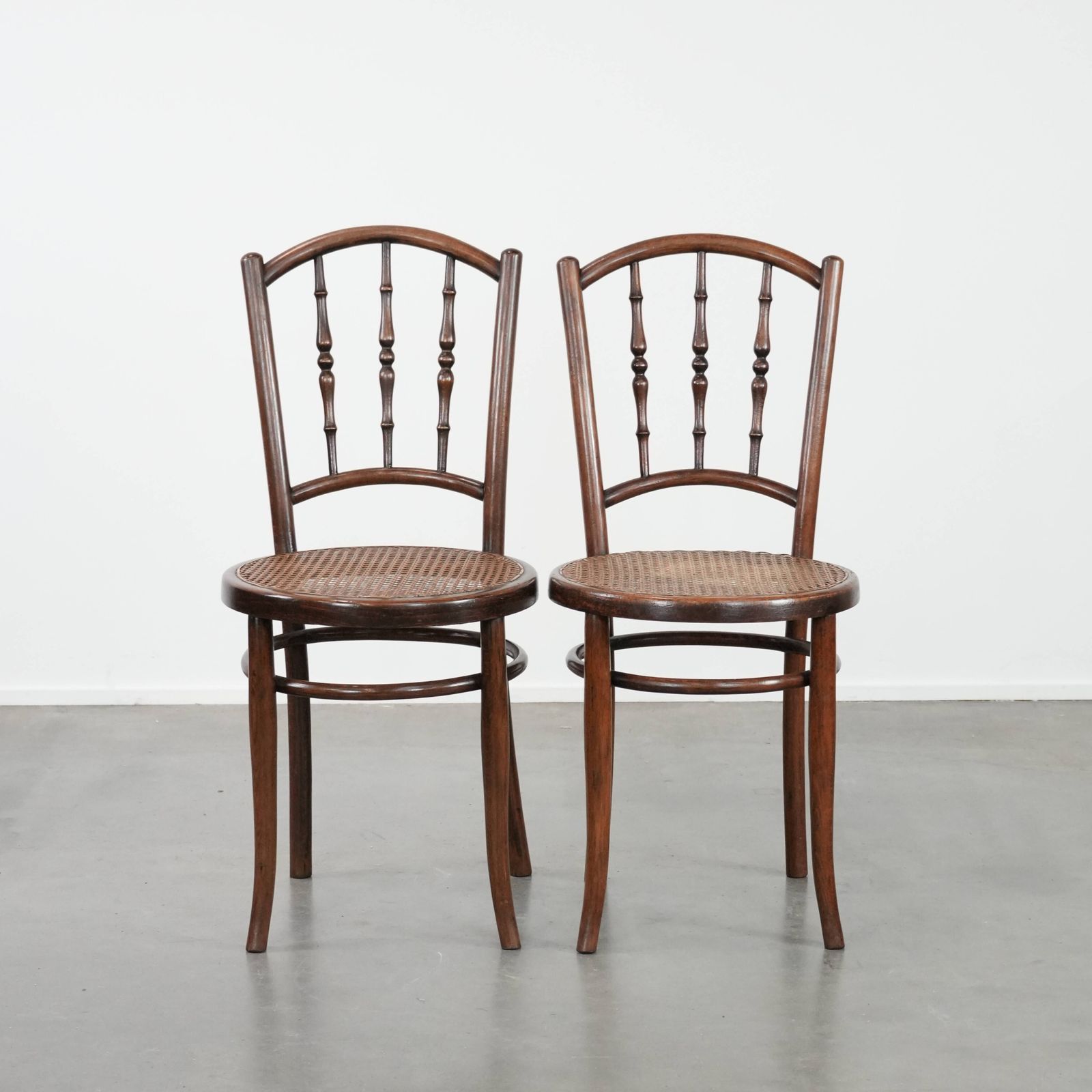 Nice Set Of 2 Wooden Vintage Bistro Chairs Jacob & Josef Kohn Wien With A Wicker Seat