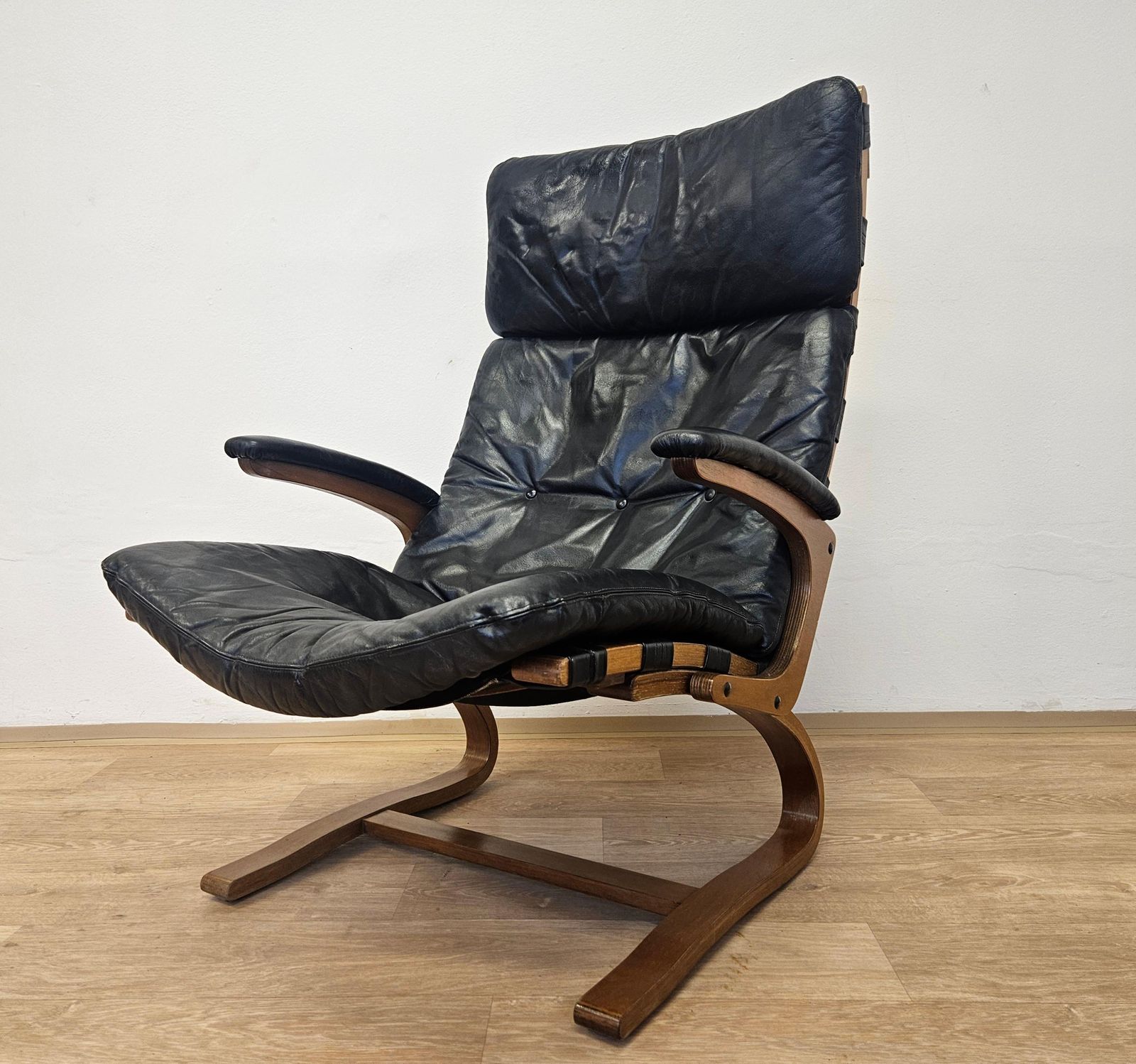 Kengu Leather Lounge Chair By Elsa & Nordahl Solheim Rybo Rykken, Norway, 1960s photo buy