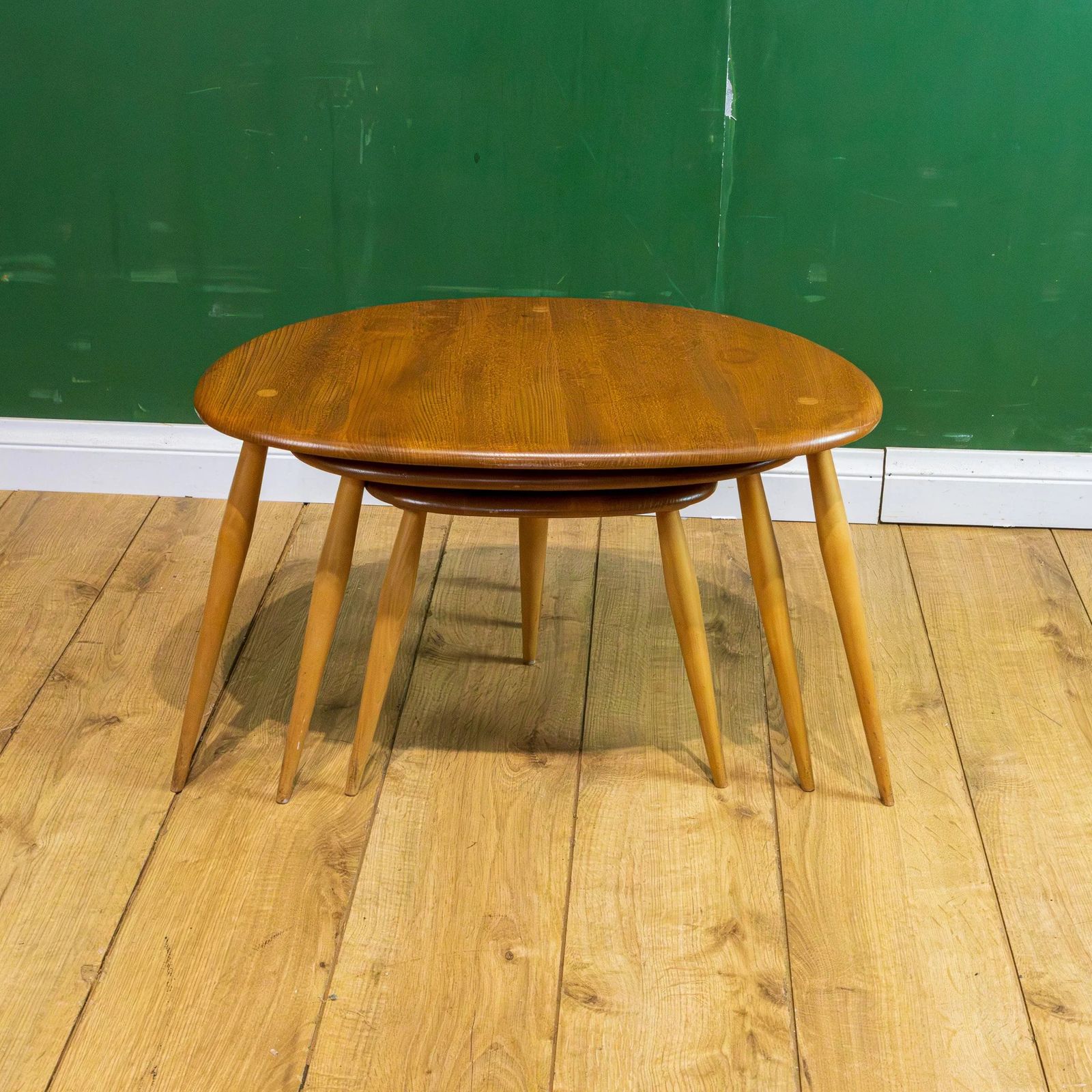 photo vinterior Ercol Blue Label Blonde Elm Pebble Nest Of Tables
