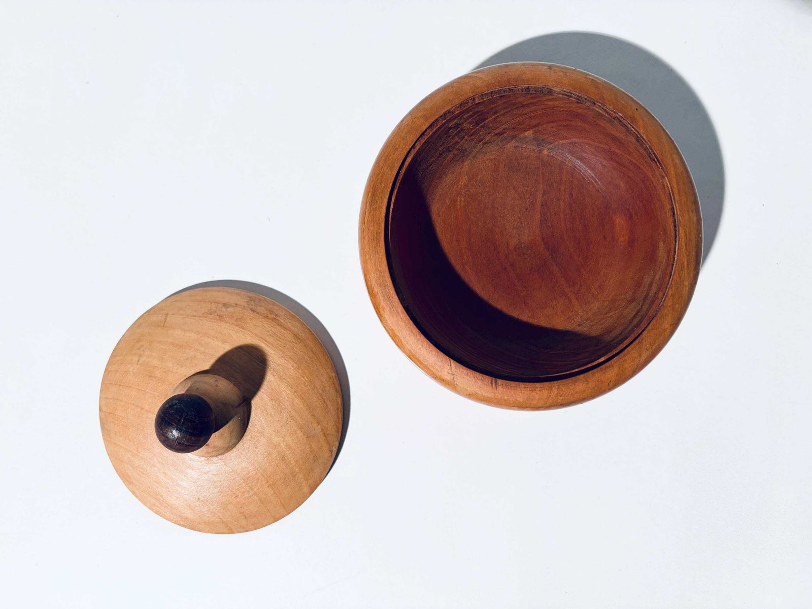 photo furniture Art Deco Wooden Jewelery Box Round Bowl With Lid / 1920s Design Decor