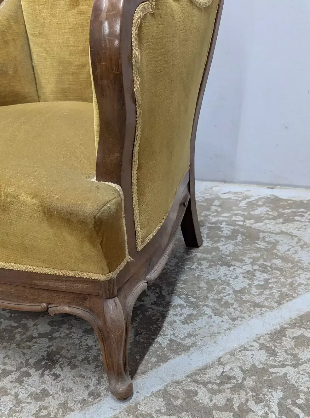 photo furniture Set Of 4 Louis XV Style Armchairs Upholstered In Mustard Velvet