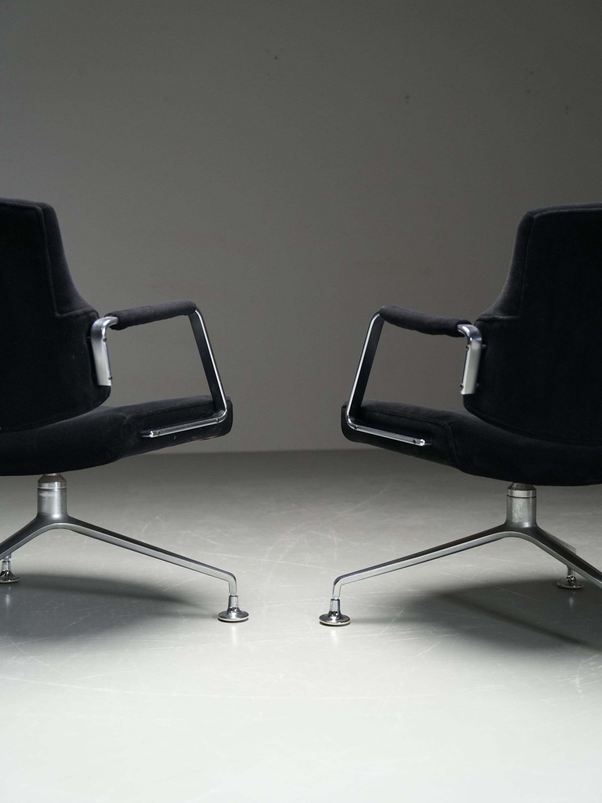 Set Van 4 Fk 84 Fauteuils Van Fabricius En Kastholm In Fluweel En Metaal, Jaren 1960 photo vintage