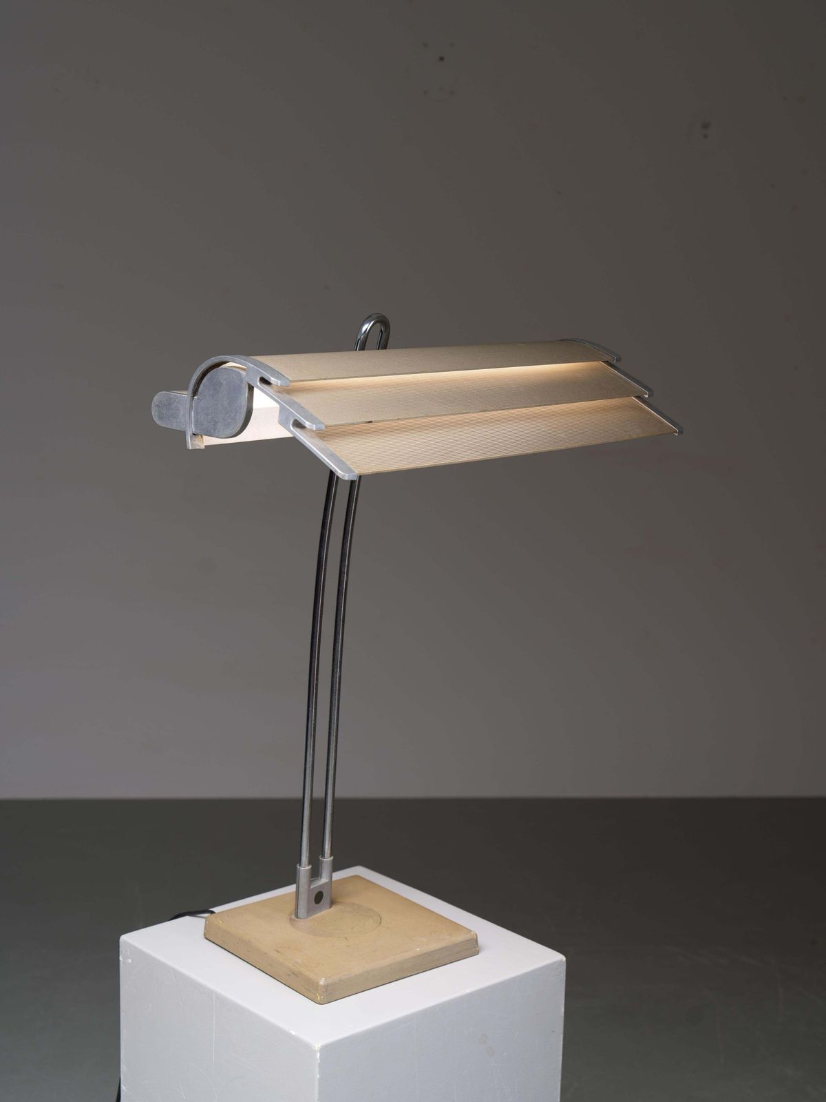 Bureaulamp Van Gegoten Ijzer, Staal En Geribbeld Aluminium, Frankrijk, Ca. Jaren 1960 photo Verlichting