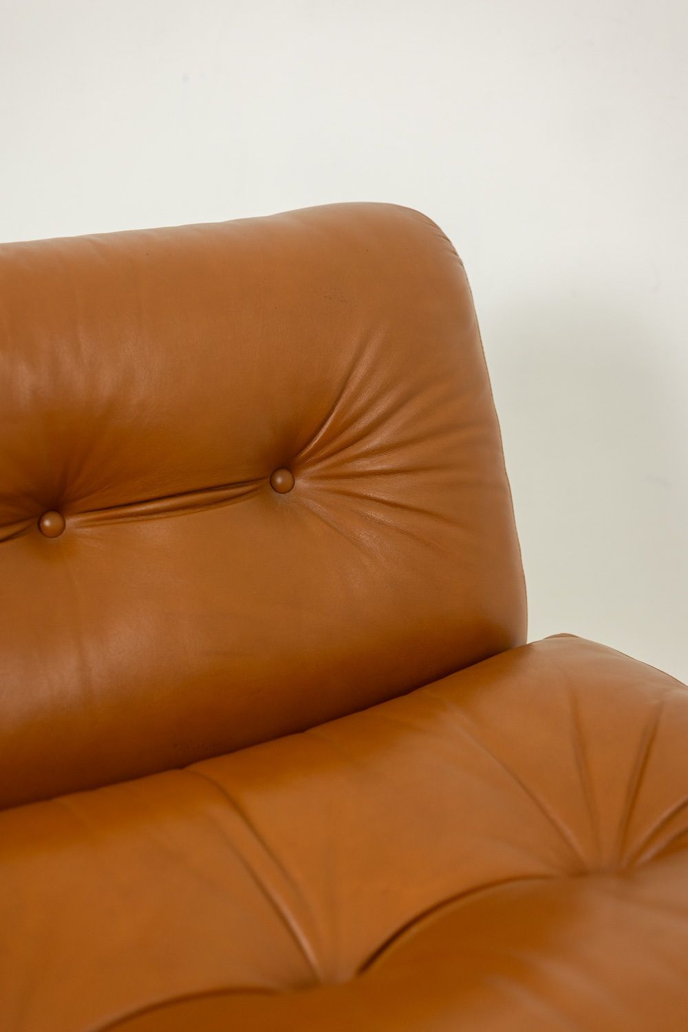 Mario Bellini, For B&B Amanta Leather Armchair. Circa 1970 photo vinterior