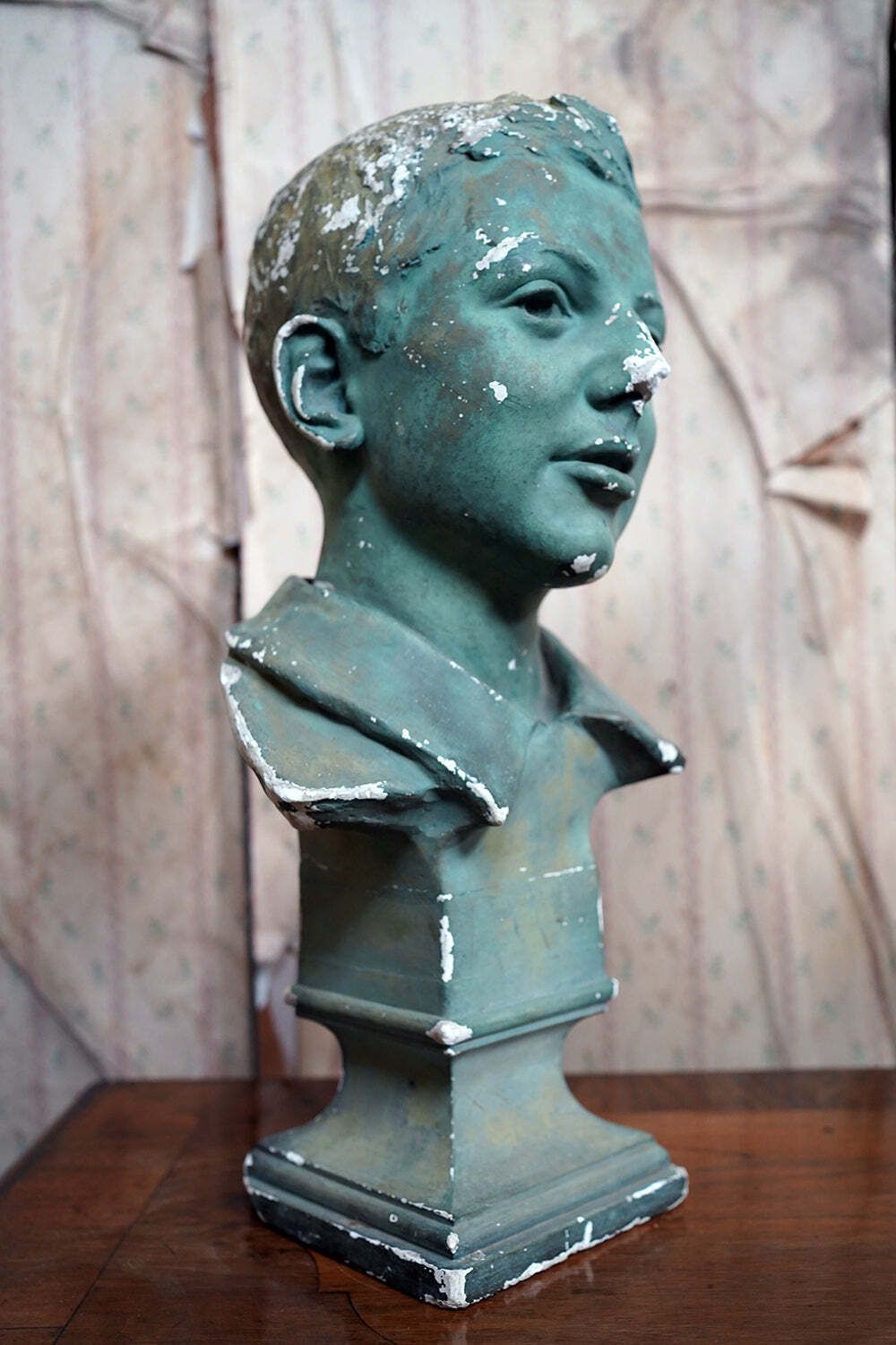 680.0 An Early 20thc Green Painted Plaster Bust Of A Youth C.1900 20 photo