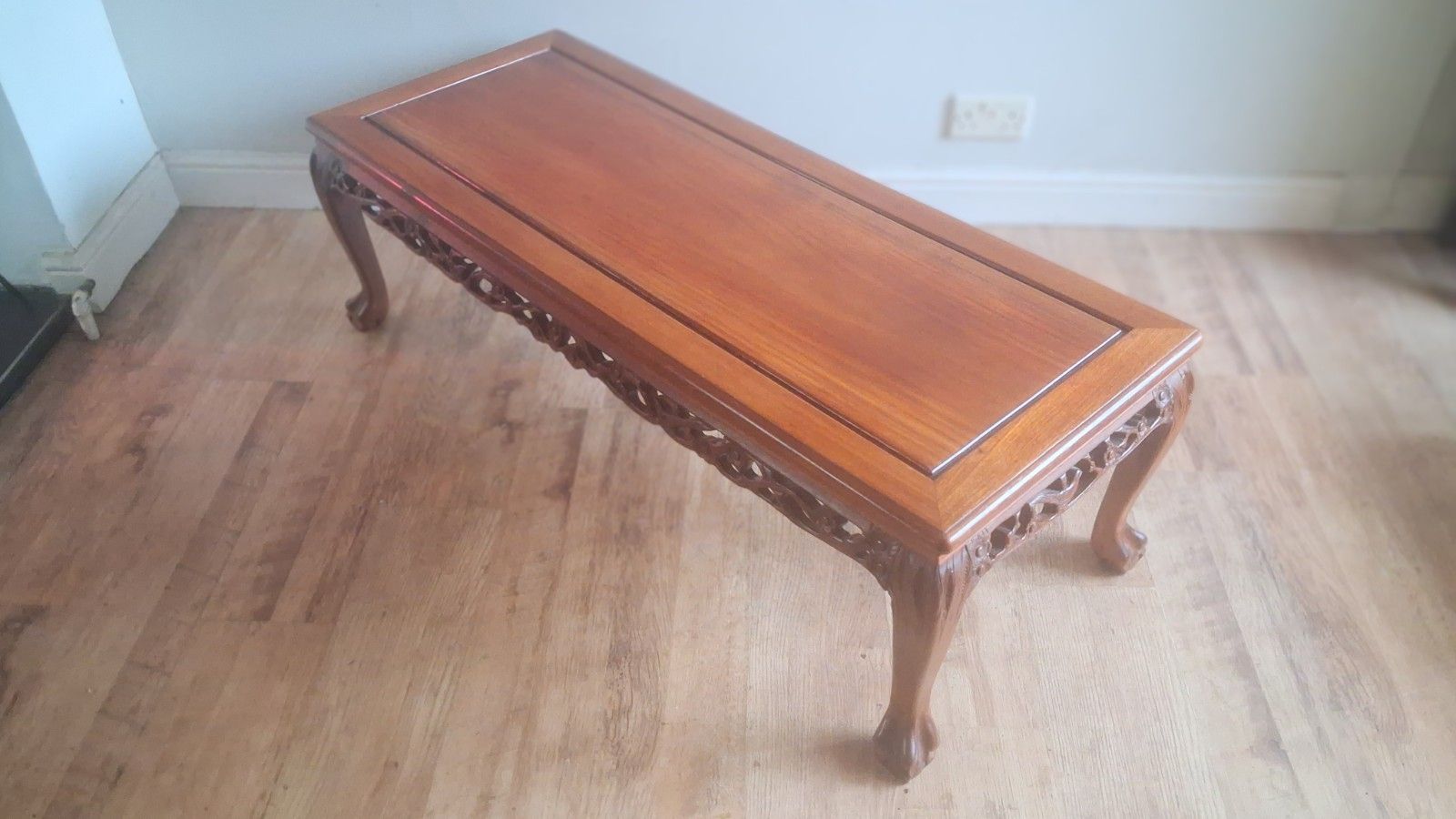 photo vintage Outstanding Oriental Chinese Carved Rosewood Mid Century Drinks /Coffee Table
