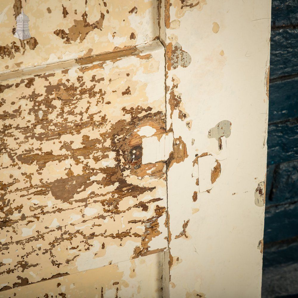 photo vinterior 6 Panel Door, Distressed White And Yellow Paint