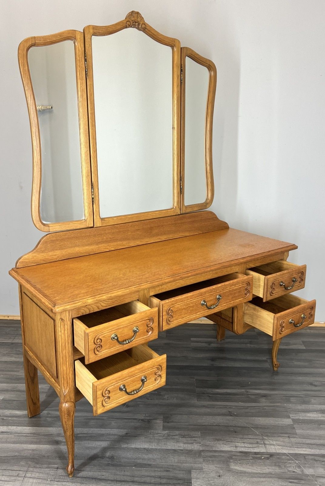 photo furniture Vintage Dressing Table With Mirror French Louis Oak Vanity Table Makeup Lot 4561