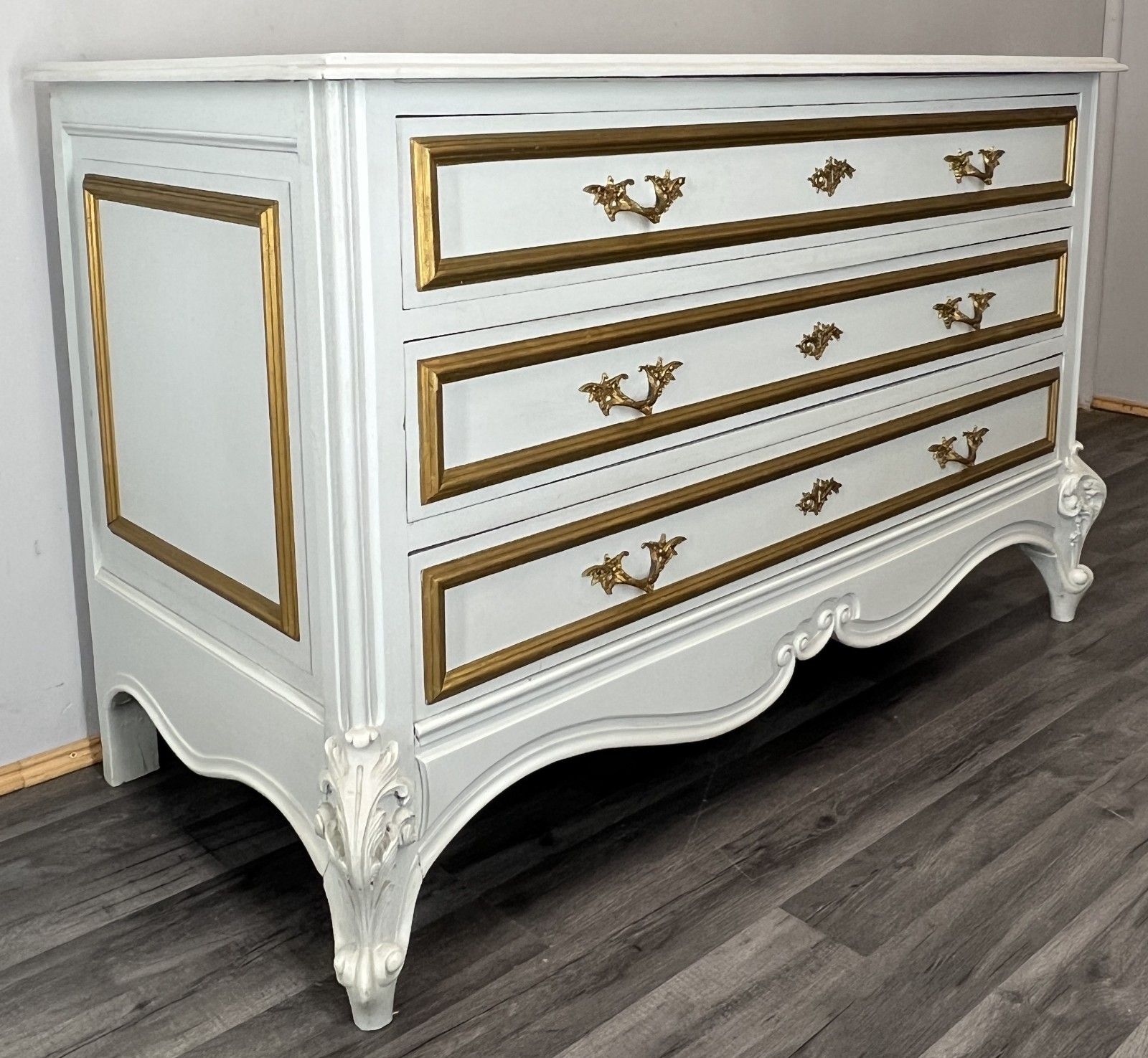photo furniture Chest Of Drawers Vintage French Shabby Chic 3 Drawers Carved Cabinet Lot 4555