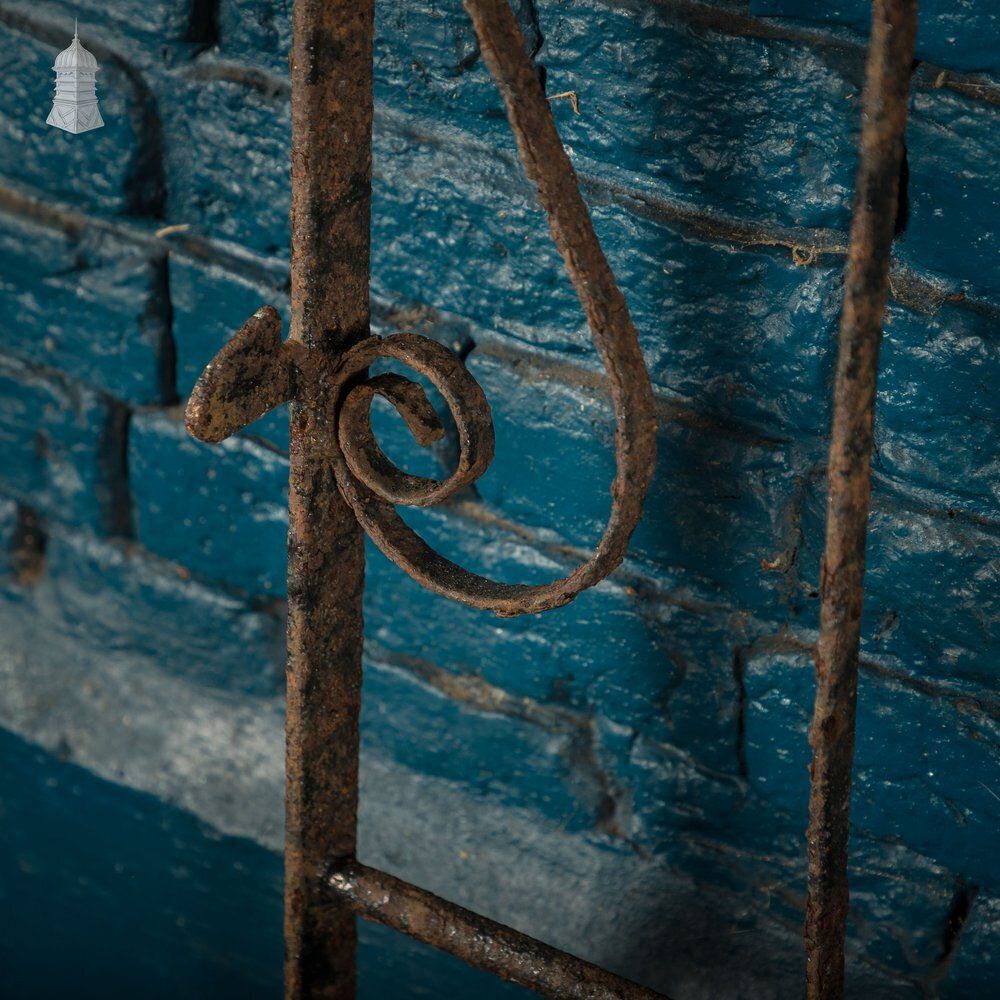 photo vintage Pedestrian Gate, Scroll Design, Wrought Iron