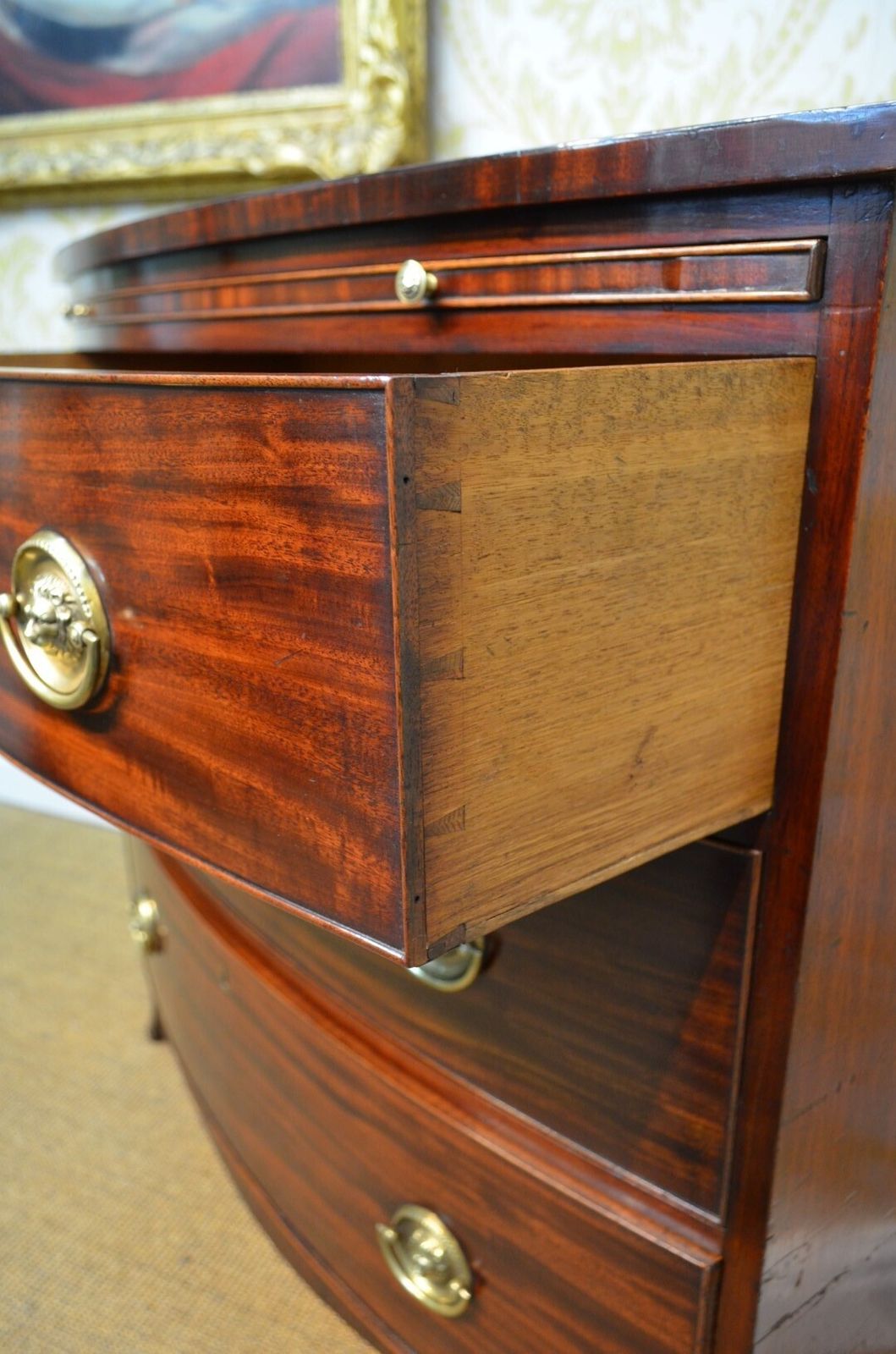 A Beautiful Regency Mahogany Bowfronted Chest Of Drawers photo vinterior