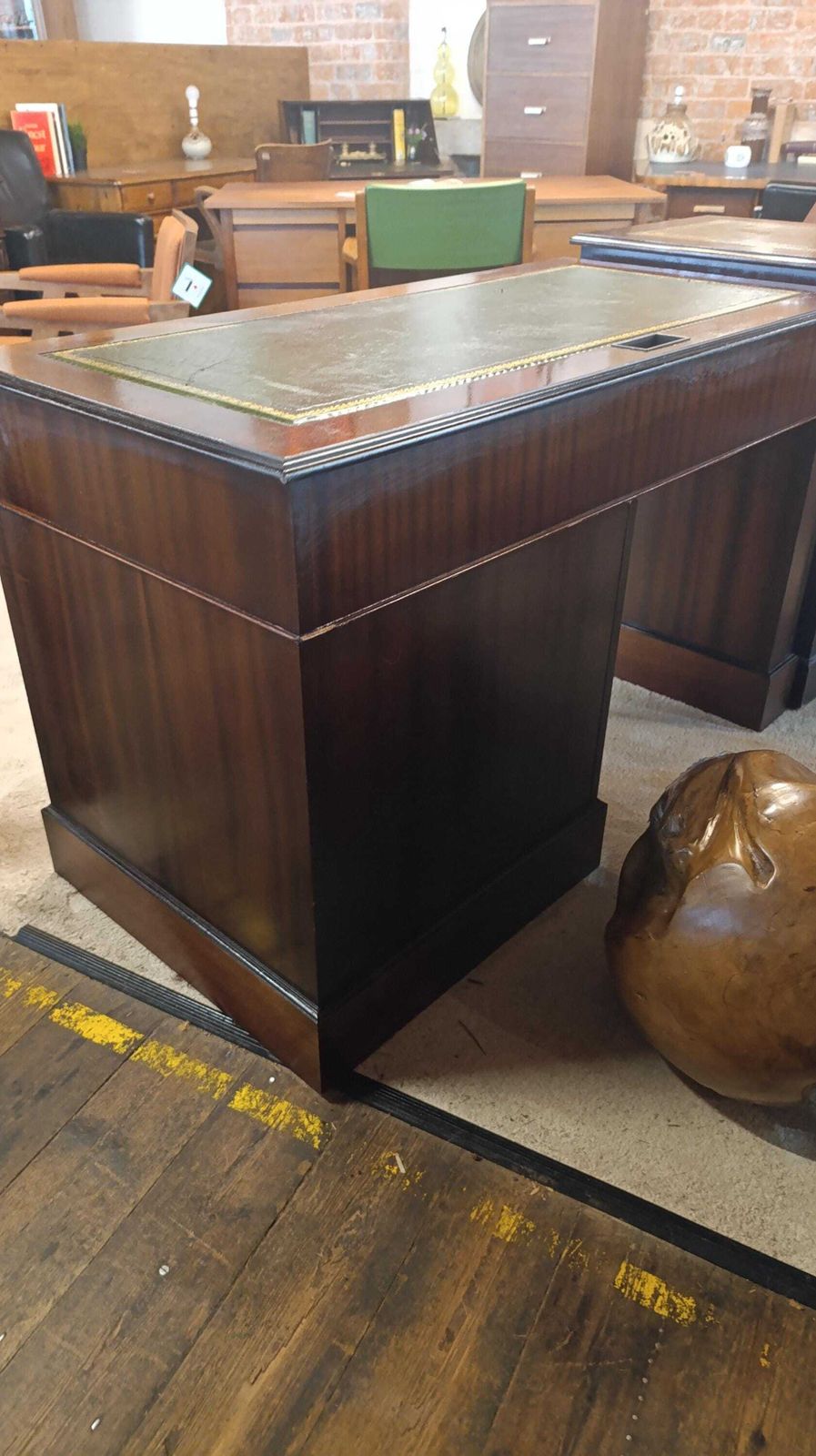 Reproduction Mahogany Veneer Desk With Tooled Leather Top photo 395.0