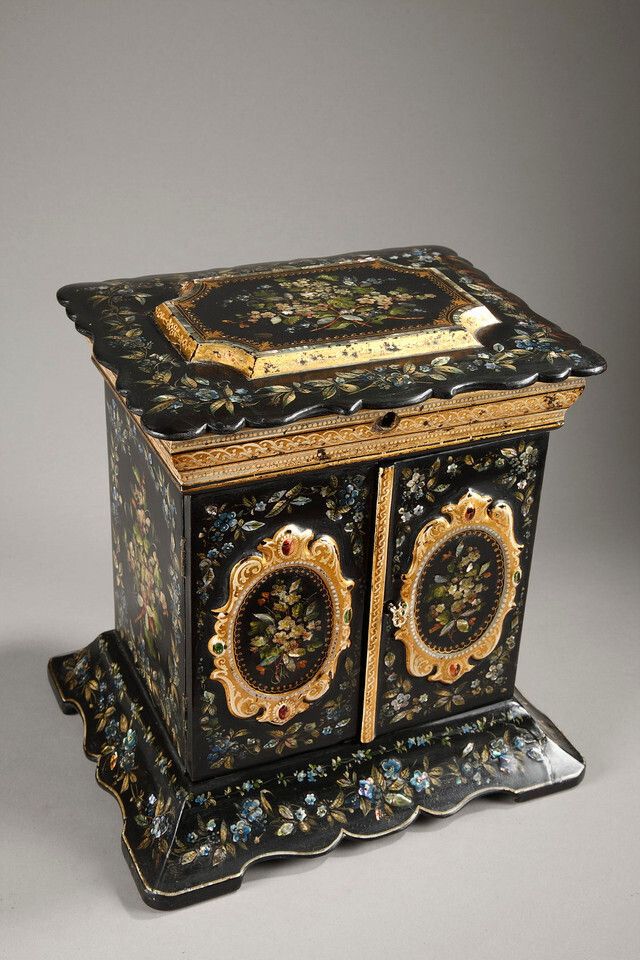 Box With Polychrome Floral Decoration And Mother Of Pearl Inlays, English Craftsmanship photo Home Decor