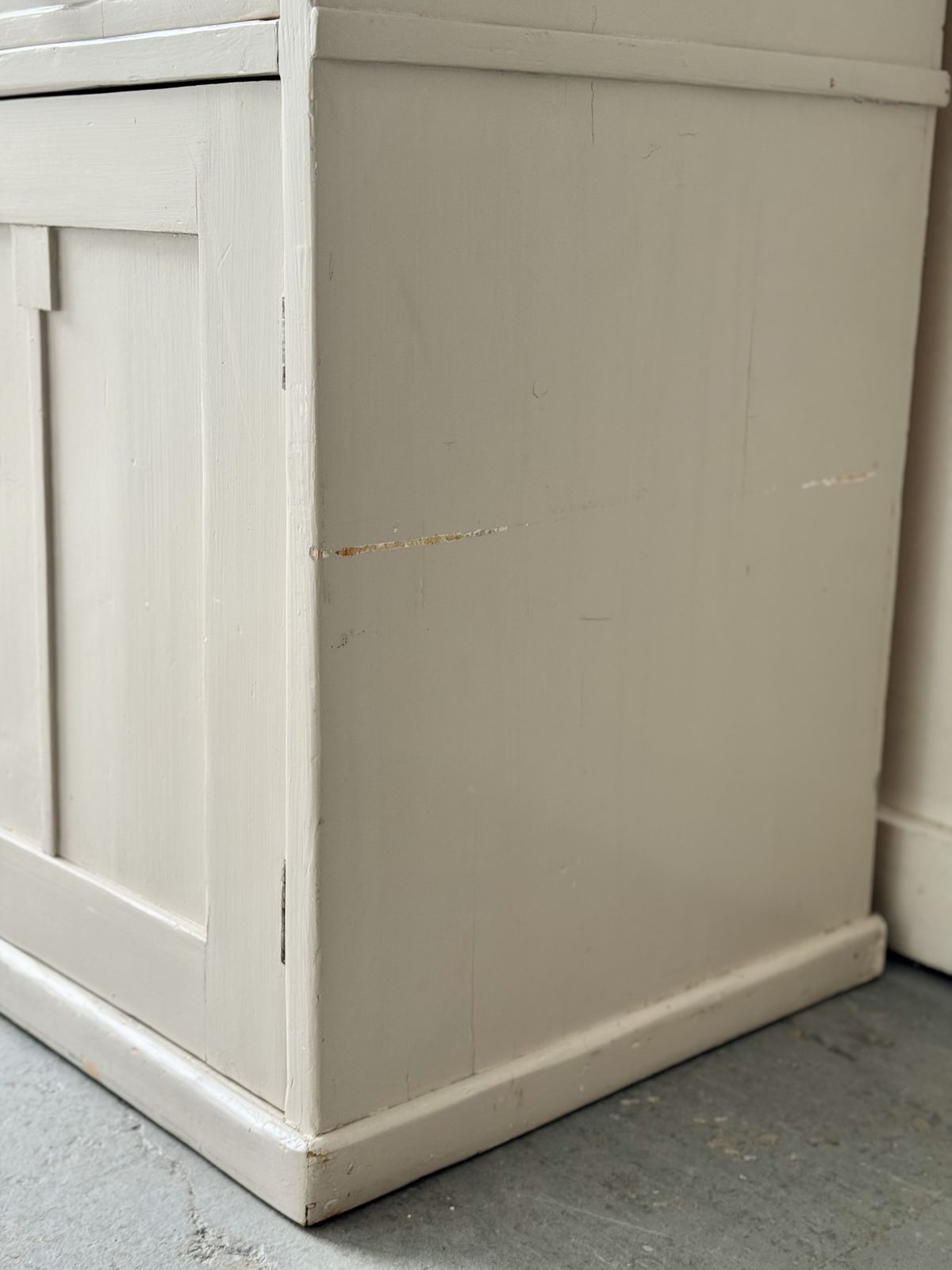 photo vinterior Antique Kitchen Dresser Cabinet