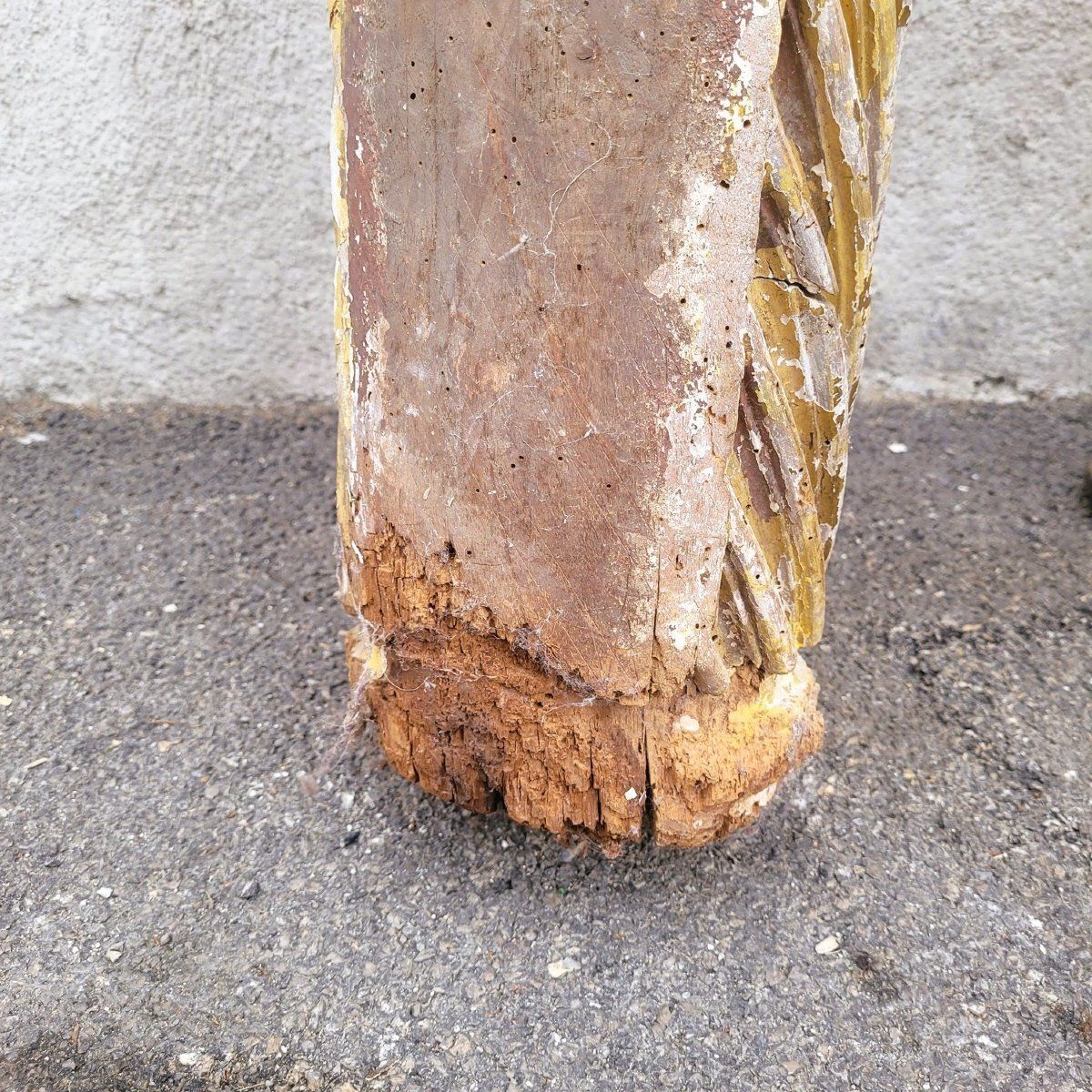 2200.0 Pair Of Gilded And Carved Wooden Columns, 17th Century photo